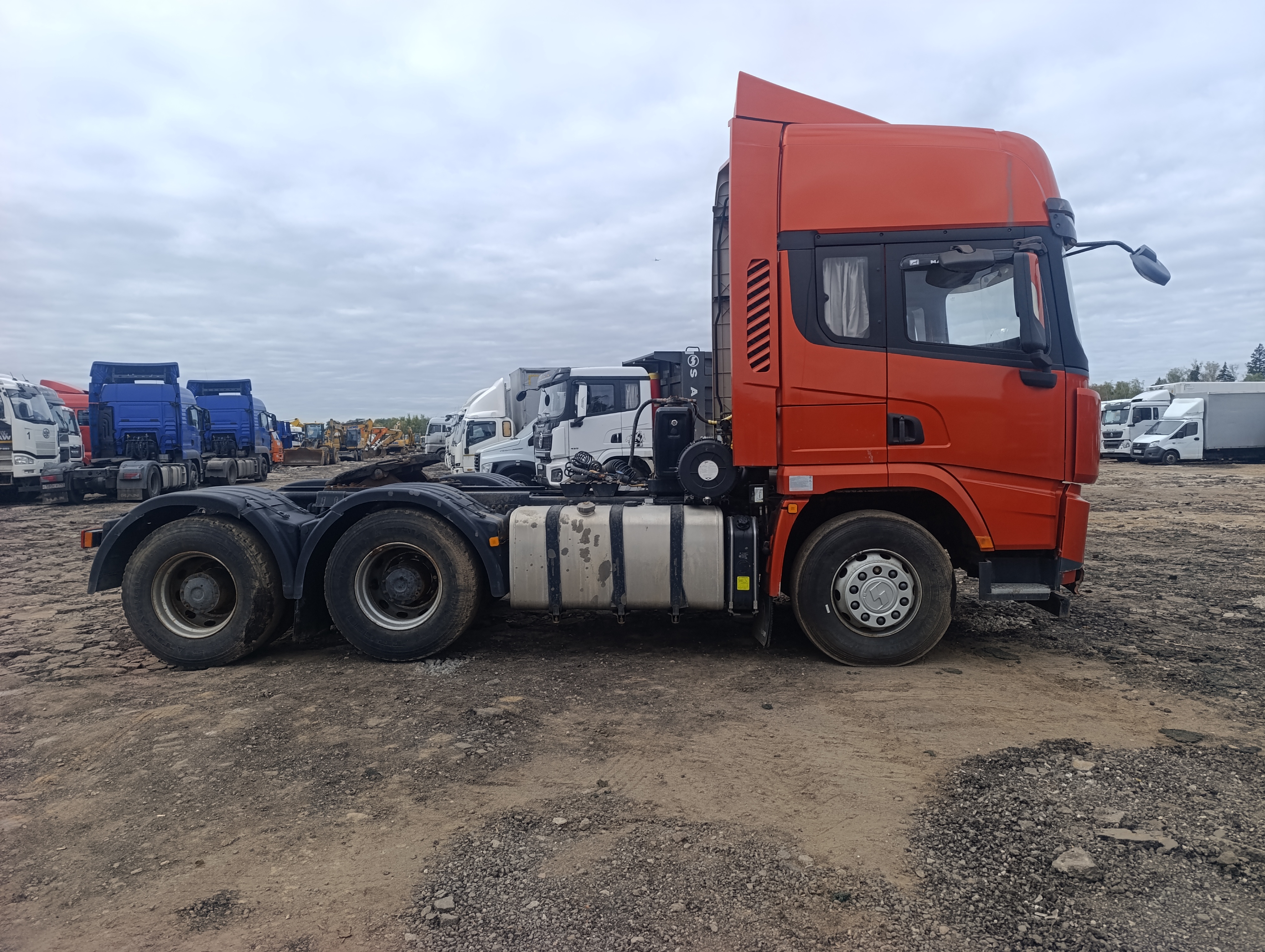 Shacman (Shaanxi) SX* 6x4 Седельный тягач 2022 г. - фото 4