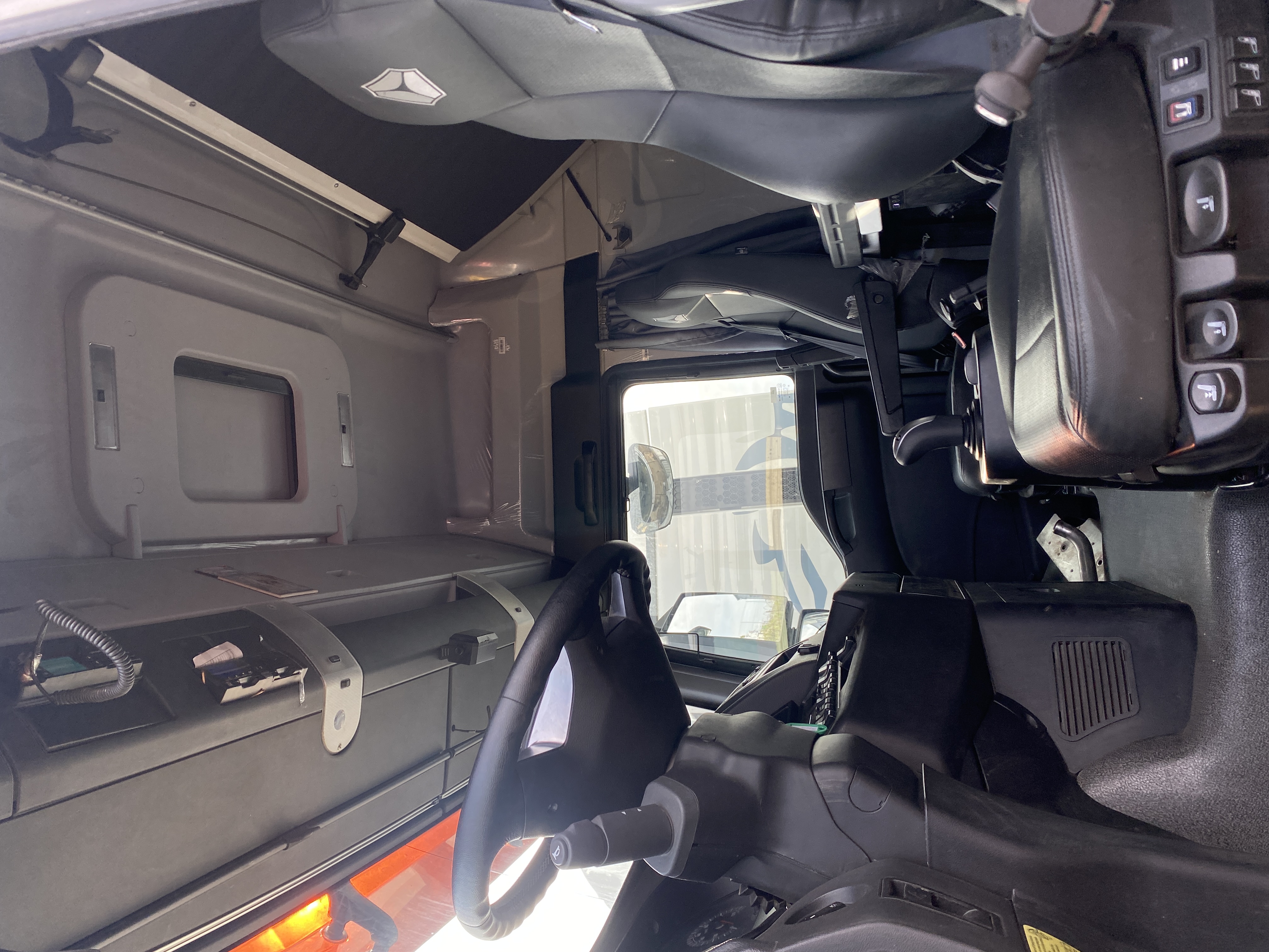 SITRAK C7H 4x2 Седельный тягач 2023 г. - фото 8