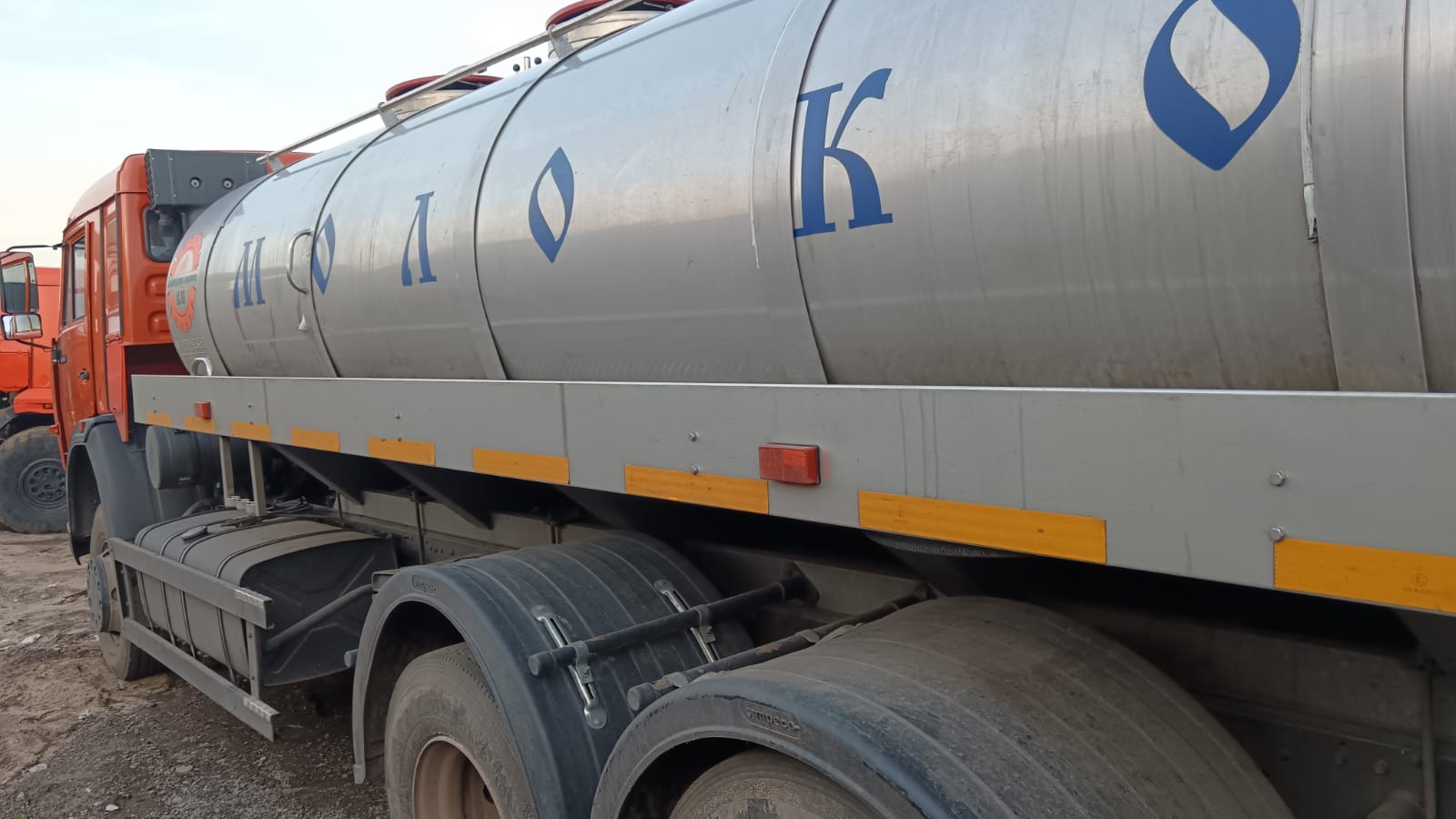 Вологодские Машины ЯДИШ-ВМ-53229 на шасси КамАЗ 53229 6x4 Автоцистерна пищевая 2023 г. - фото 3