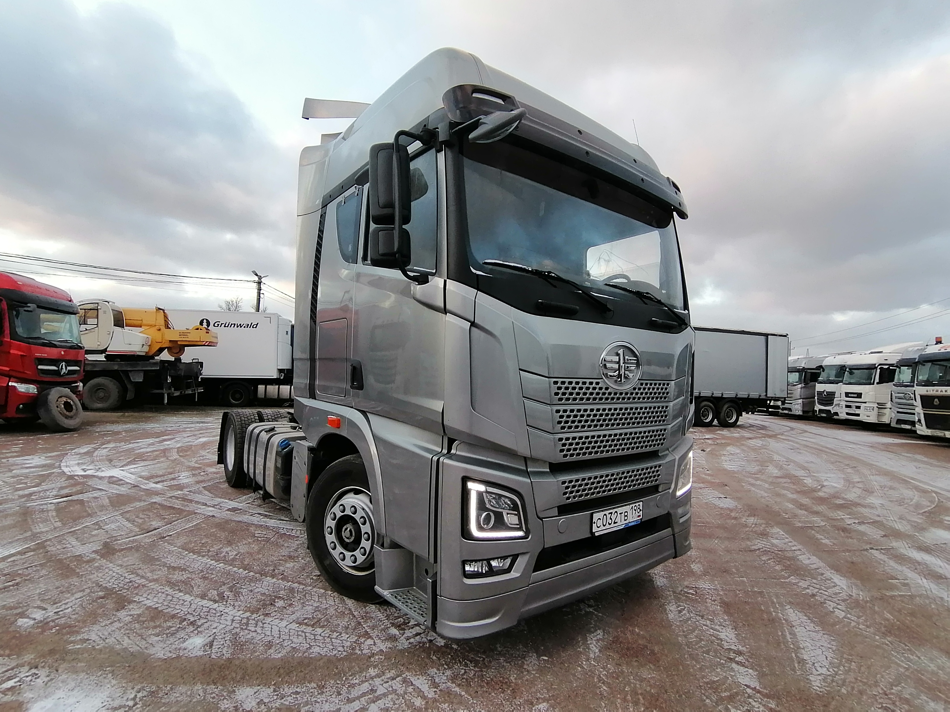 FAW JH6 4x2 Седельный тягач 2023 г. - фото 2