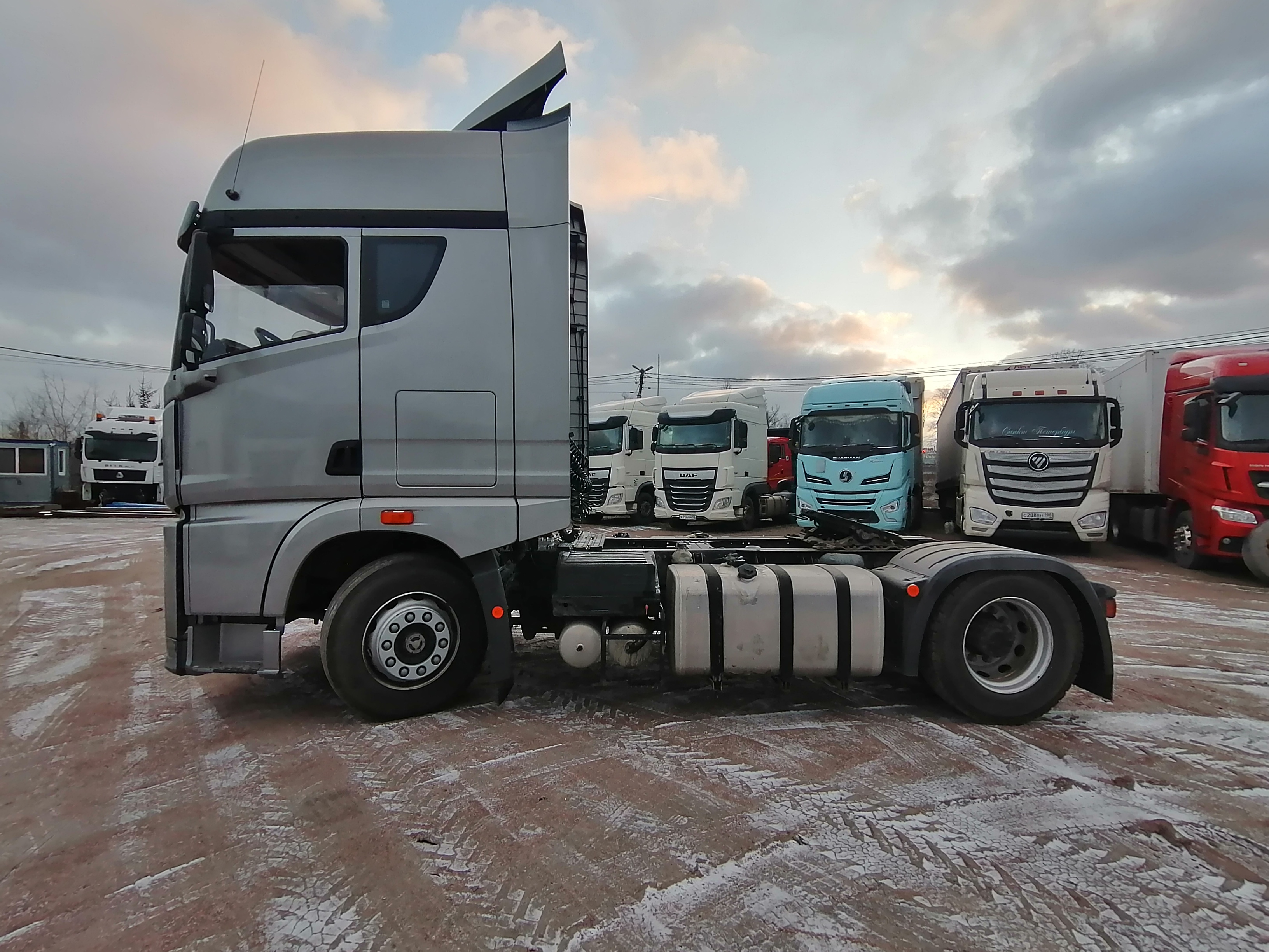 FAW JH6 4x2 Седельный тягач 2023 г. - фото 4