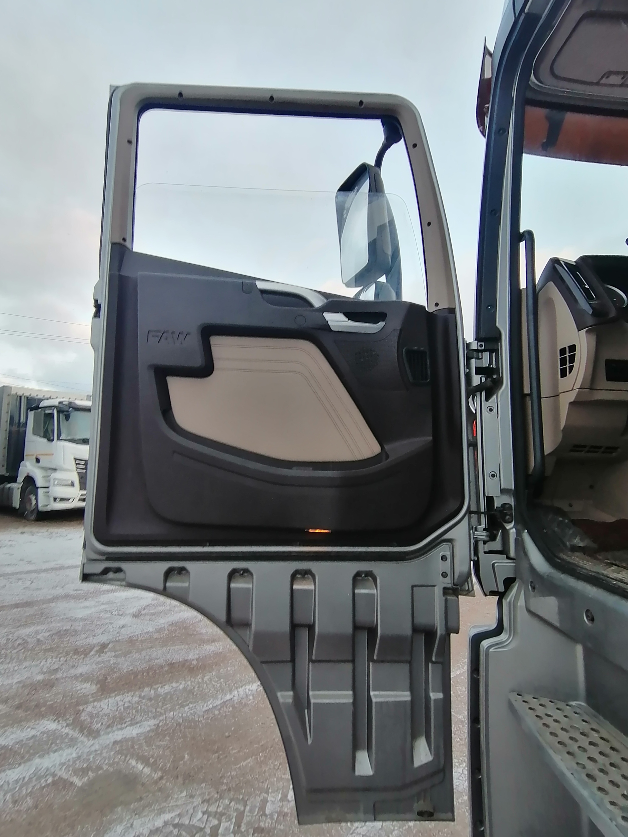 FAW JH6 4x2 Седельный тягач 2023 г. - фото 8