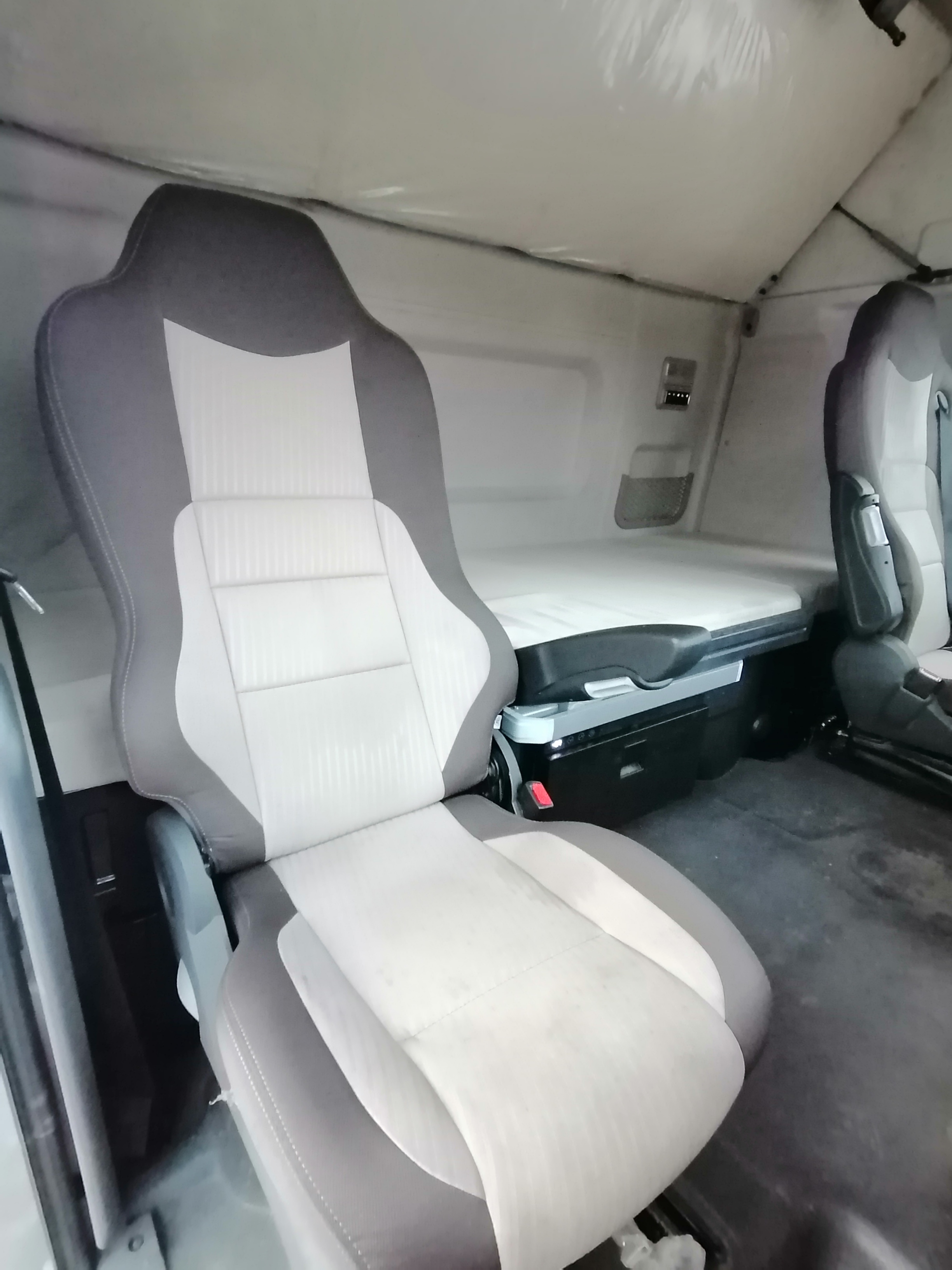 FAW JH6 4x2 Седельный тягач 2023 г. - фото 13