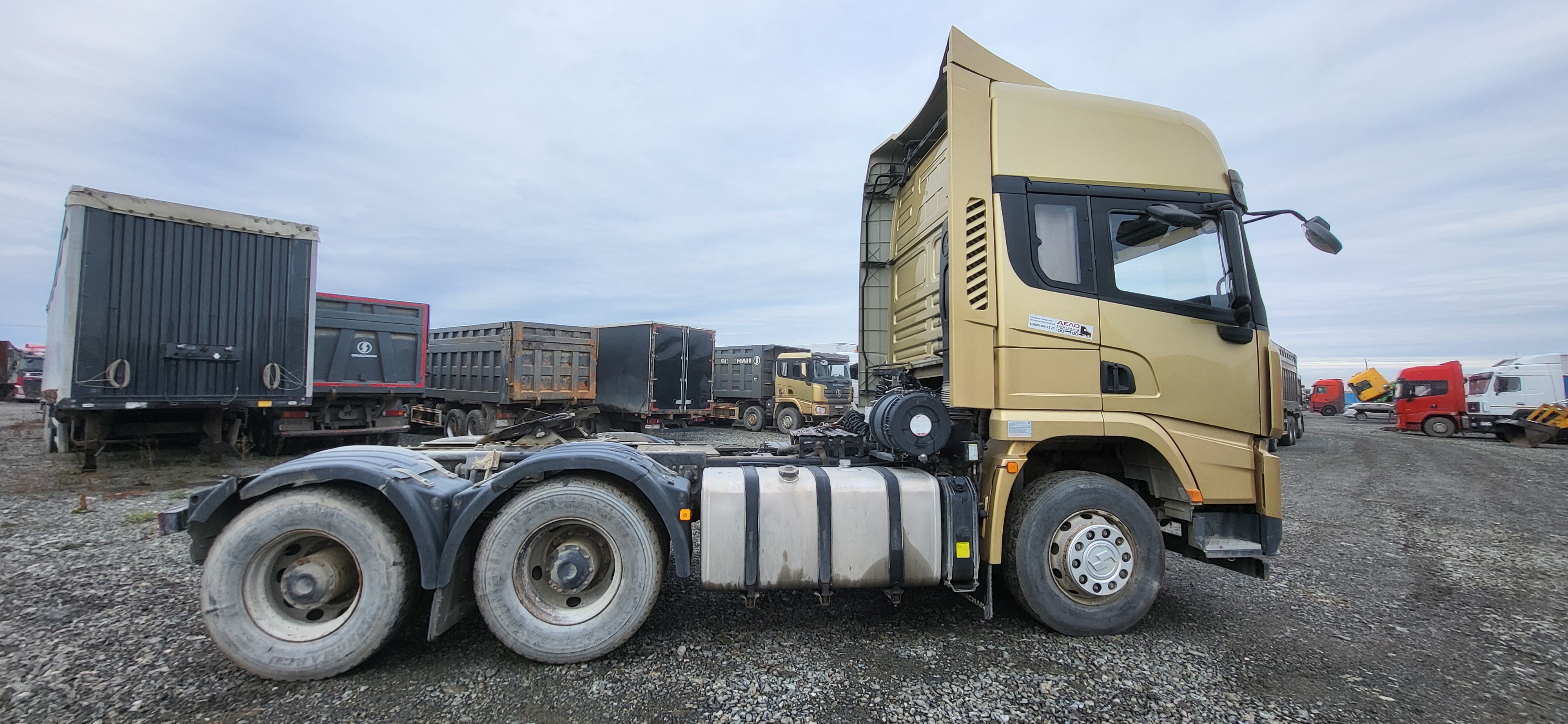 Shacman (Shaanxi) SX* 6x4 Седельный тягач 2022 г. - фото 4