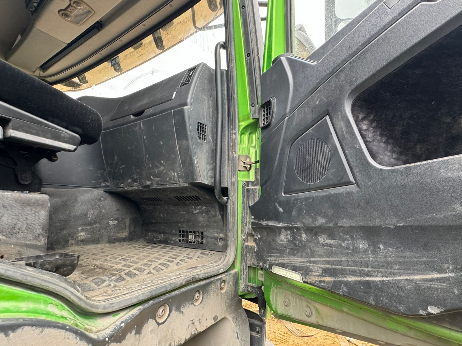 Shacman (Shaanxi) SX* 8x4 Самосвал 2021 г. - фото 8