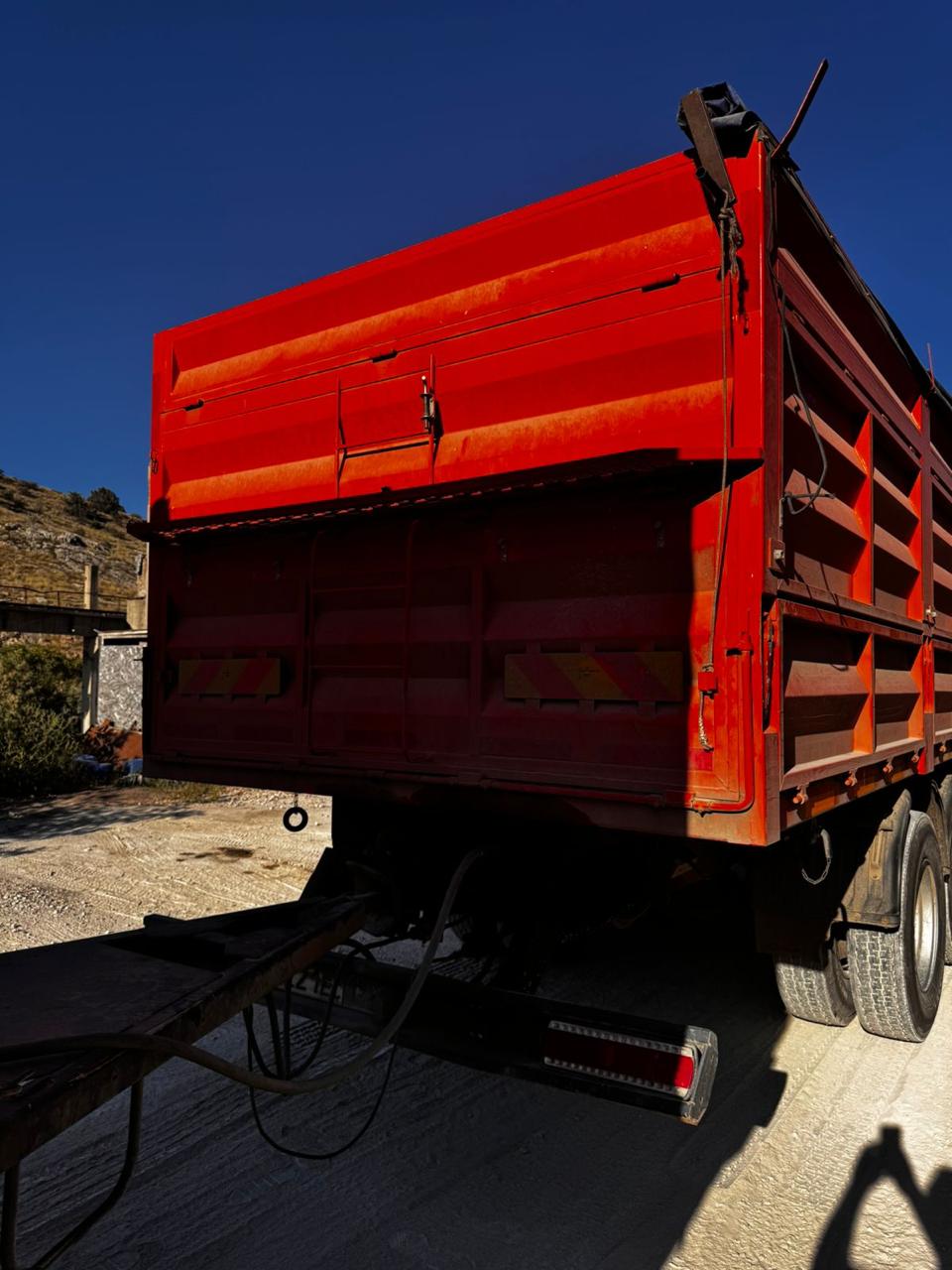 ЭНЕРГОТЕХПРОМ-ИНВЕСТ 6535* на шасси КамАЗ 65115 6x4 Зерновоз 2022 г. - фото 3