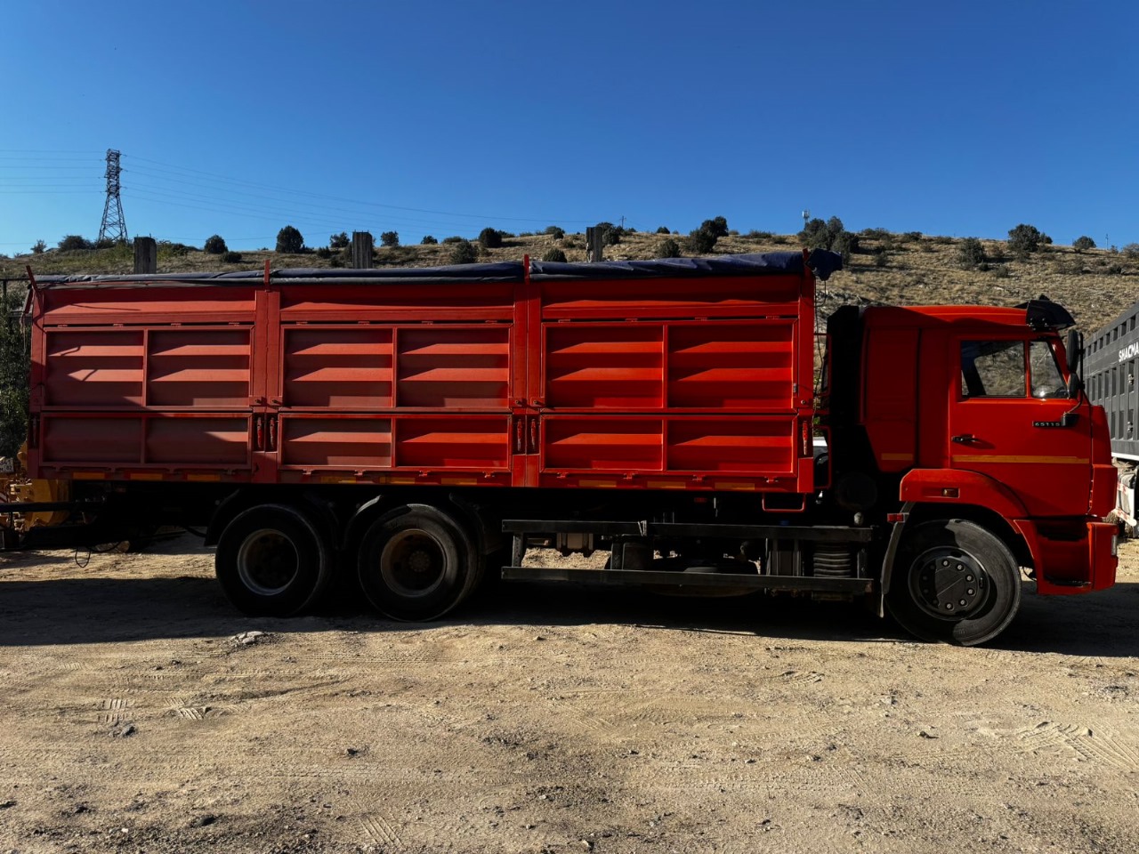 ЭНЕРГОТЕХПРОМ-ИНВЕСТ 6535* на шасси КамАЗ 65115 6x4 Зерновоз 2022 г. - фото 4