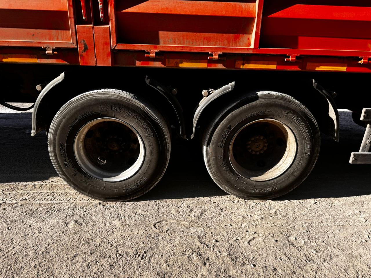 ЭНЕРГОТЕХПРОМ-ИНВЕСТ 6535* на шасси КамАЗ 65115 6x4 Зерновоз 2022 г. - фото 11