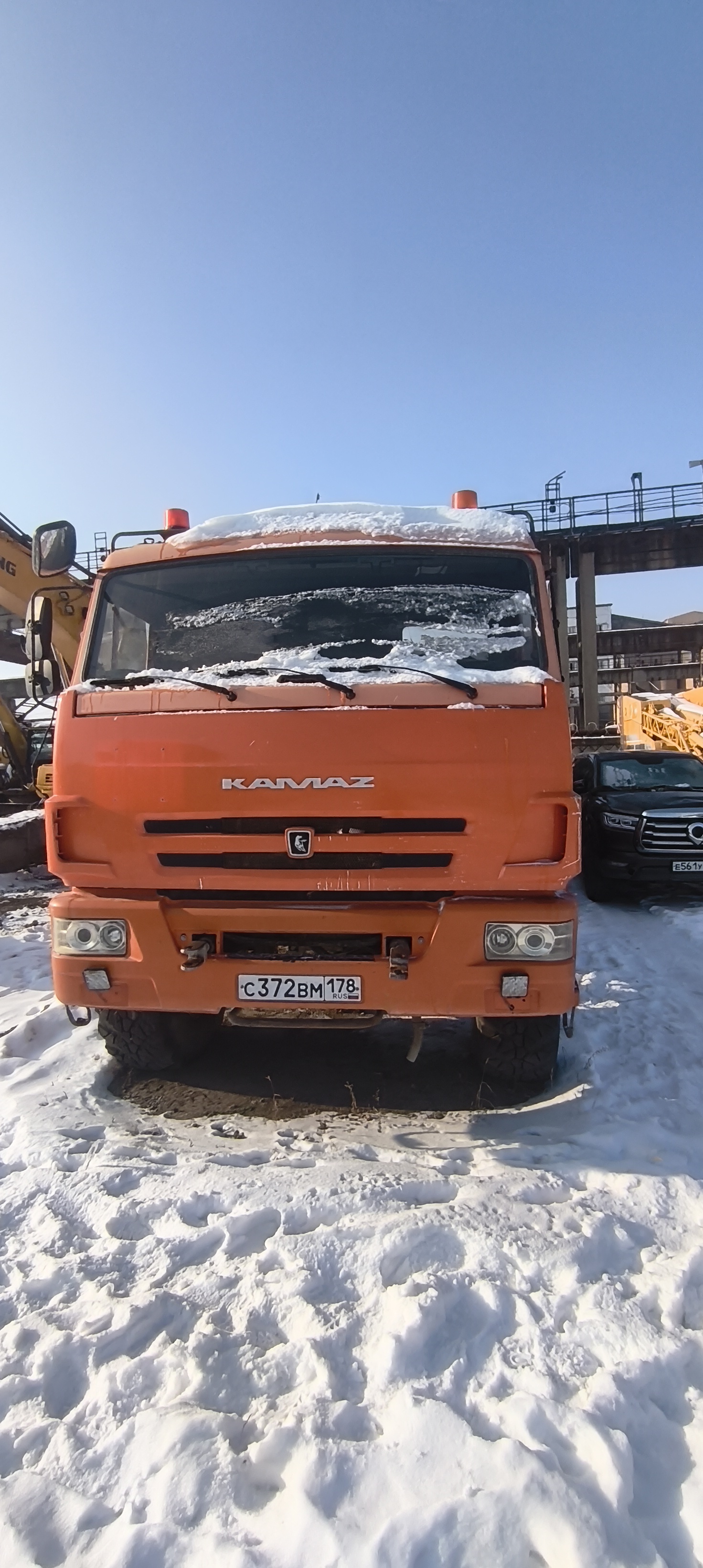 Завод ГРАЗ 5614* на шасси КамАЗ 43118 6x6 Автотопливозаправщик 2015 г.
