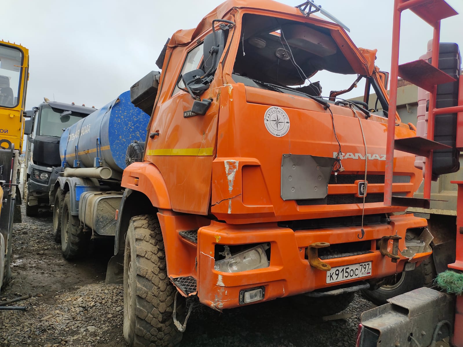 НПО Трансмастер 4671* на шасси КамАЗ 43118 6x6 Автоцистерна пищевая 2023 г. - фото 2