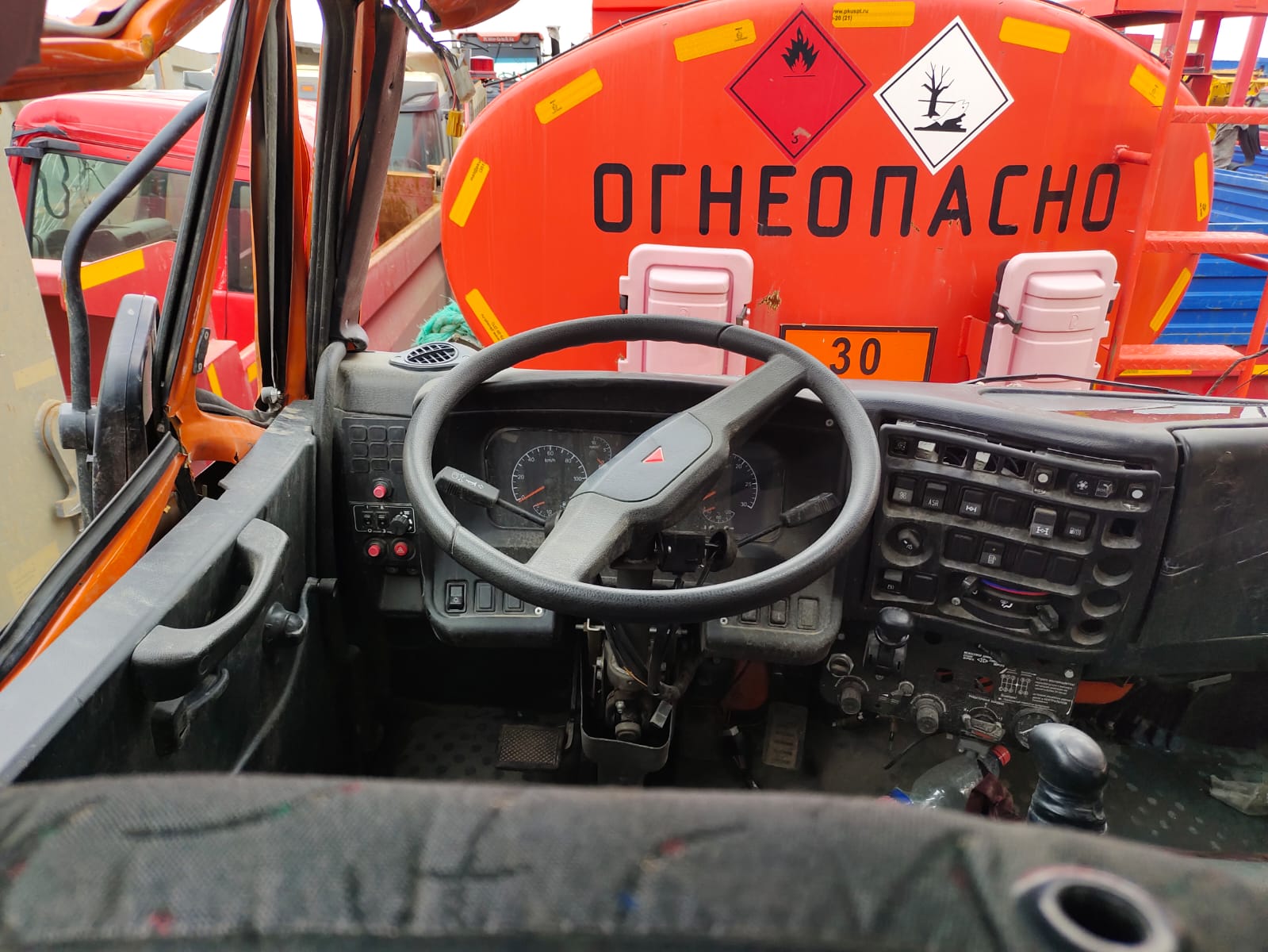 НПО Трансмастер 4671* на шасси КамАЗ 43118 6x6 Автоцистерна пищевая 2023 г. - фото 6