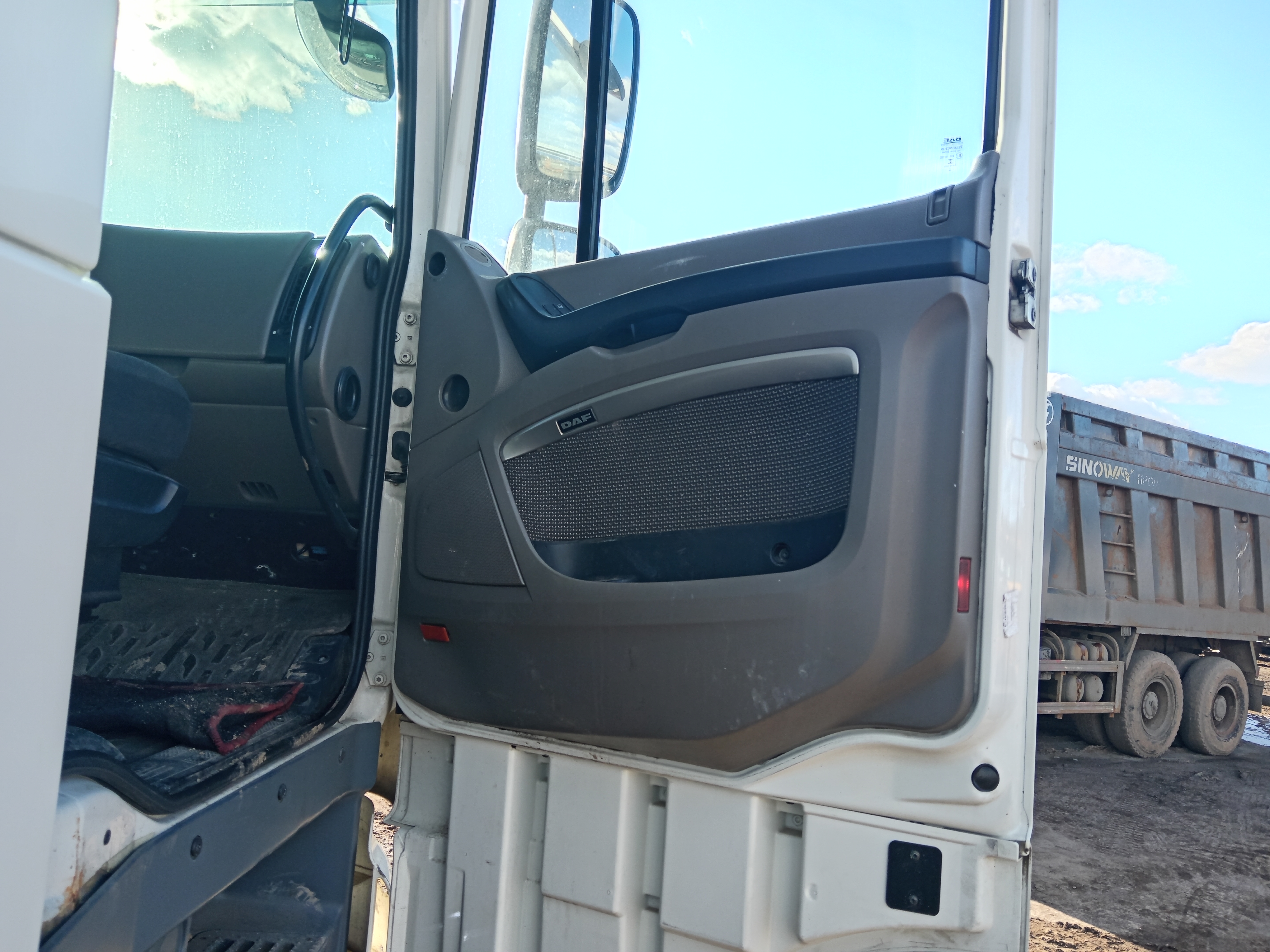 DAF XF 4x2 Седельный тягач 2016 г. - фото 9