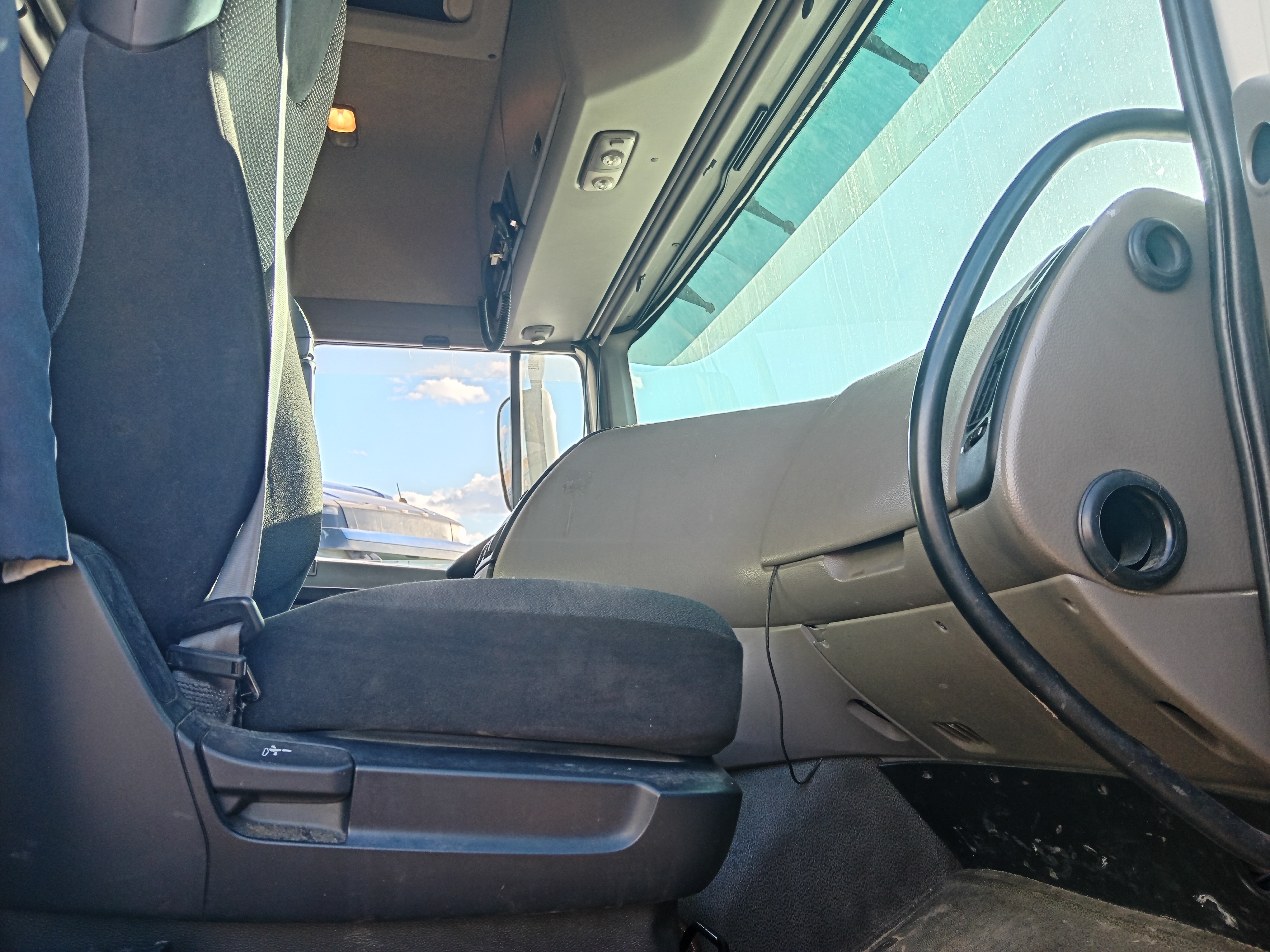 DAF XF 4x2 Седельный тягач 2016 г. - фото 11