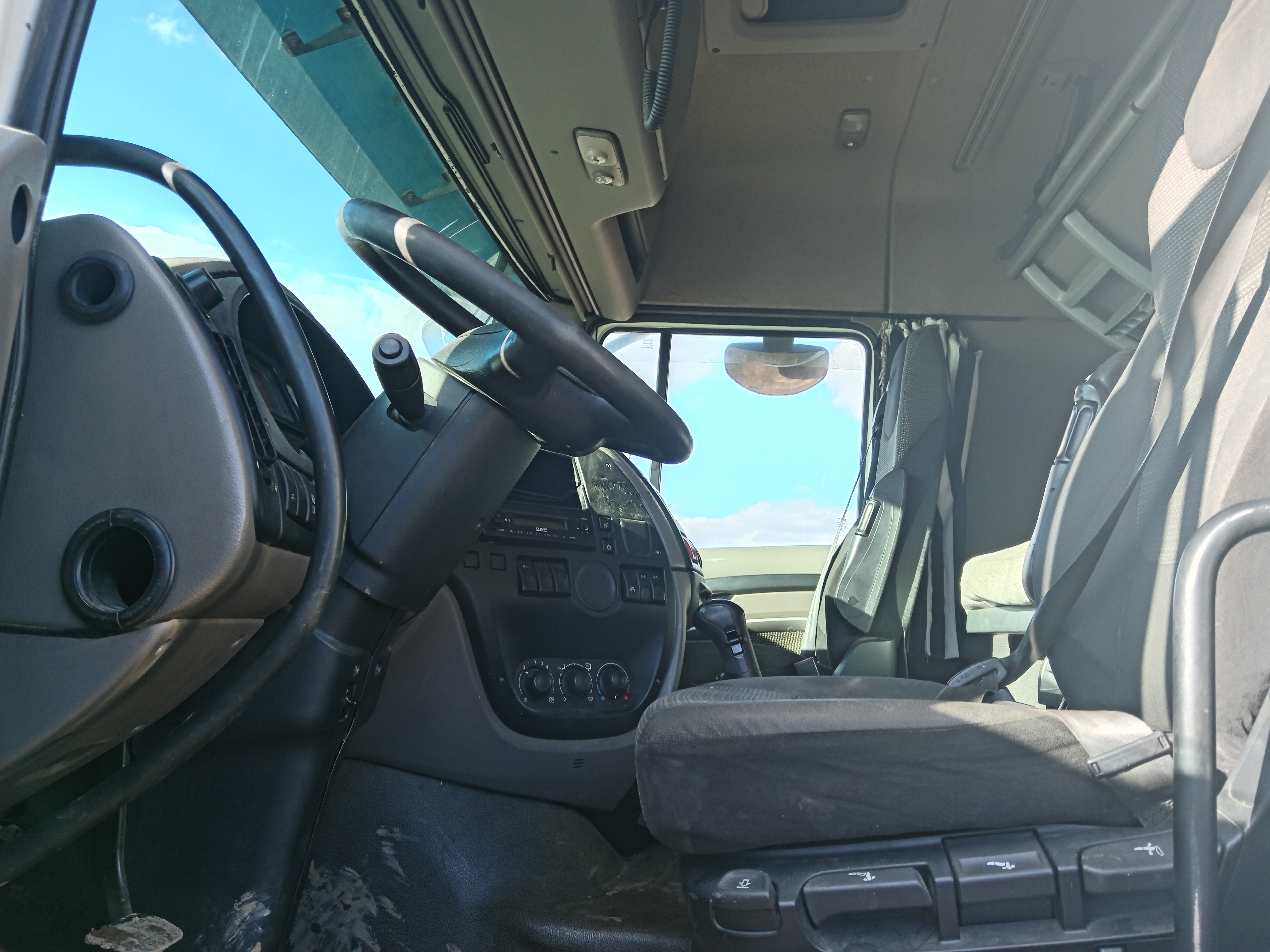 DAF XF 4x2 Седельный тягач 2016 г. - фото 13