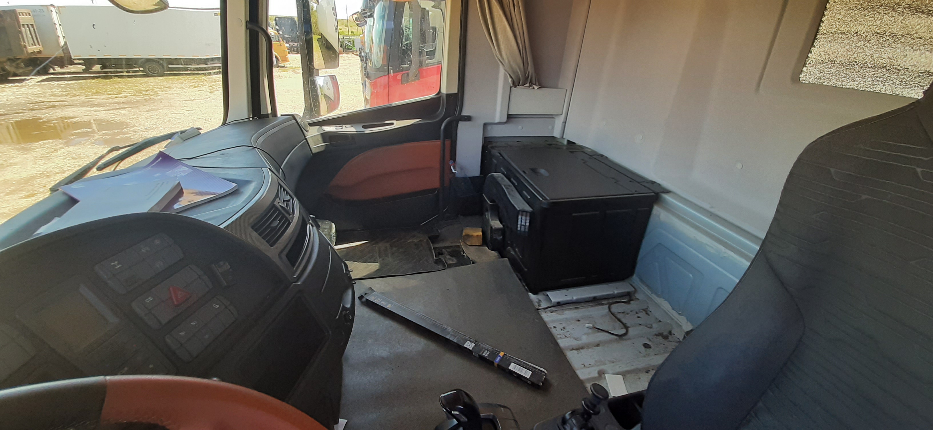 Foton AUMAN 4x2 Седельный тягач 2023 г. - фото 10