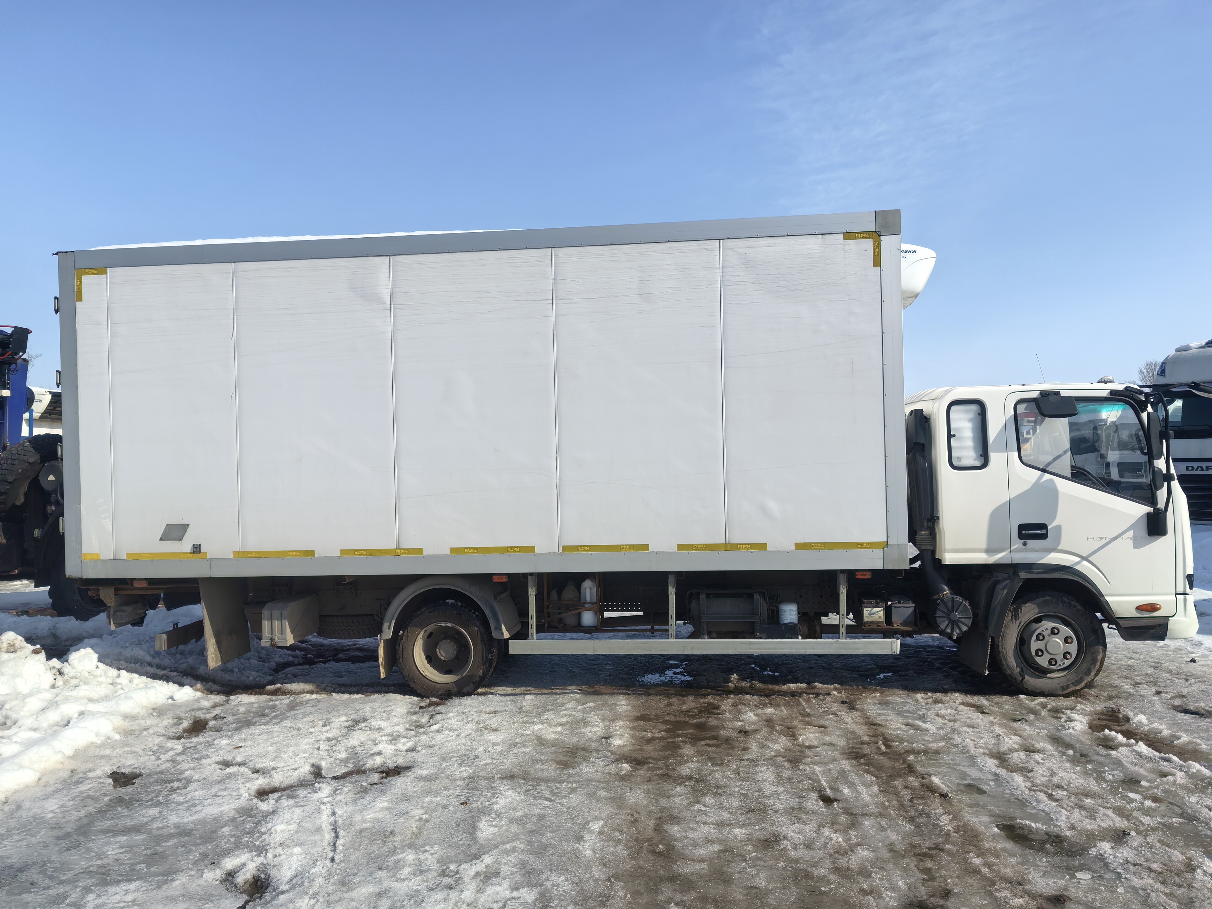 СПЕЦМОБИЛЬ-НН 38781* на шасси КамАЗ 43089 4x2 Изотермический/рефрижератор 2022 г. - фото 3