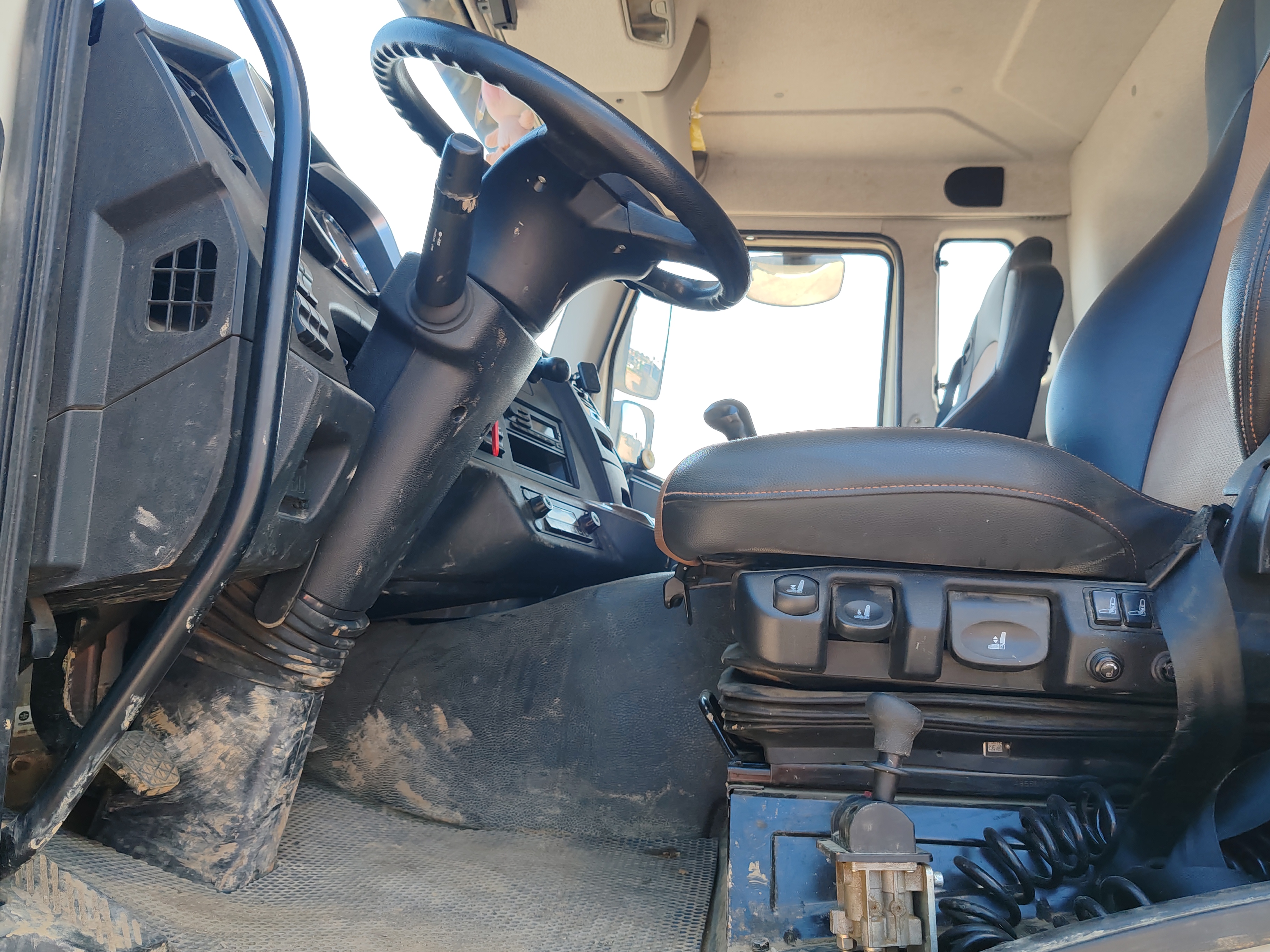 FAW J6 8x4 Самосвал 2023 г. - фото 10