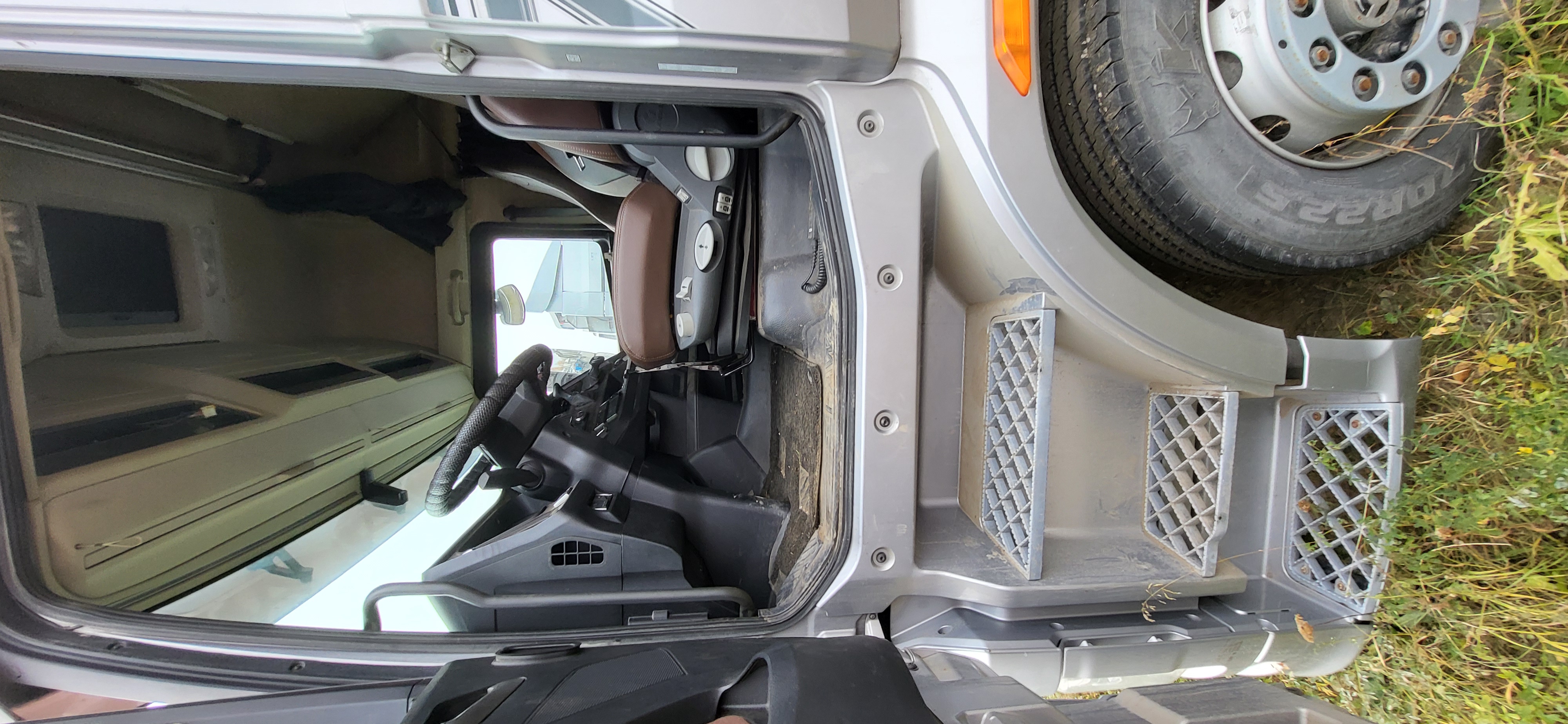 FAW J7 4x2 Седельный тягач 2023 г. - фото 11