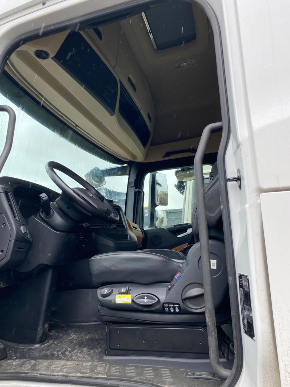 Shacman (Shaanxi) SX* 4x2 Седельный тягач 2024 г. - фото 7