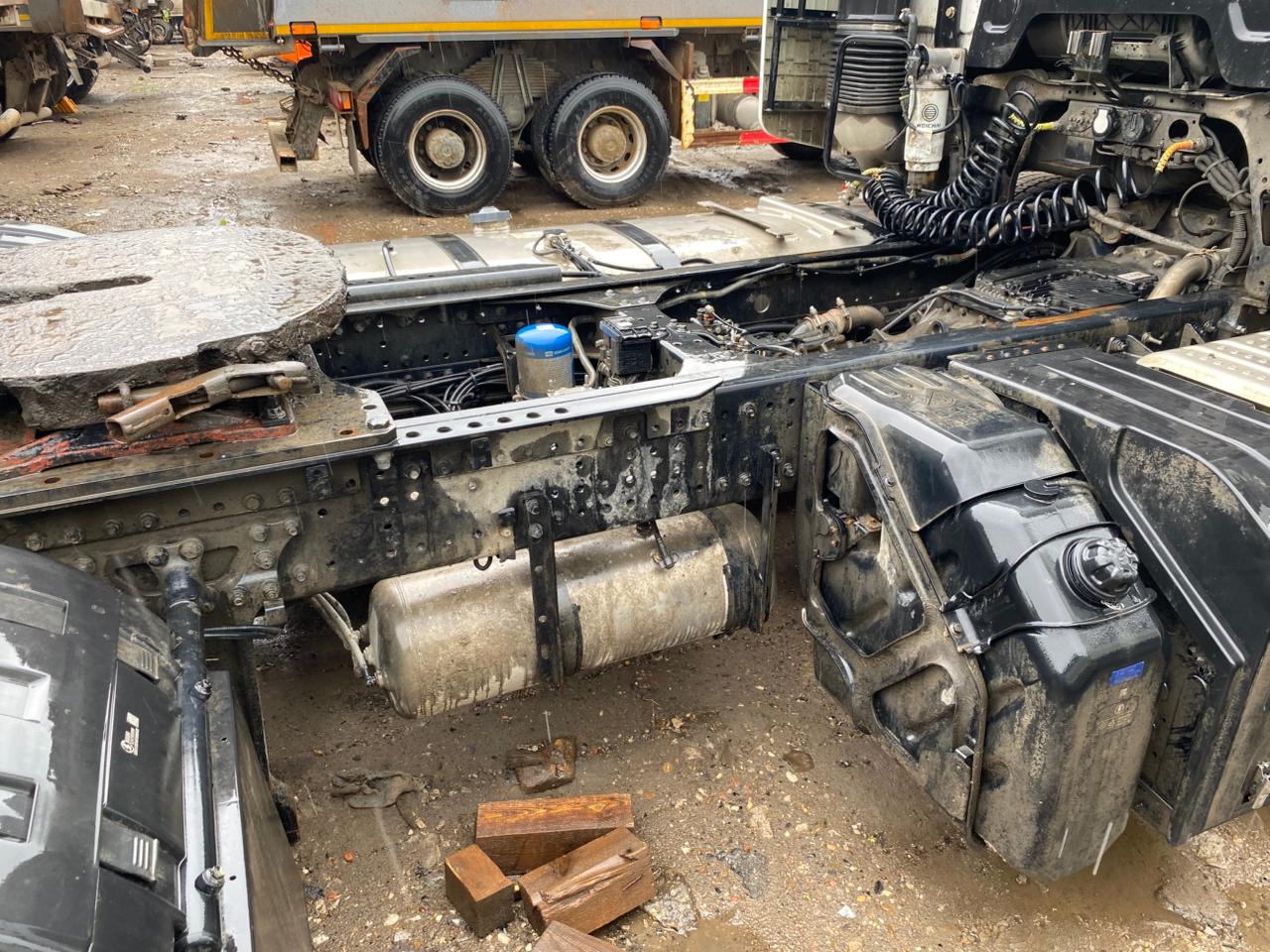 Shacman (Shaanxi) SX* 4x2 Седельный тягач 2024 г. - фото 11