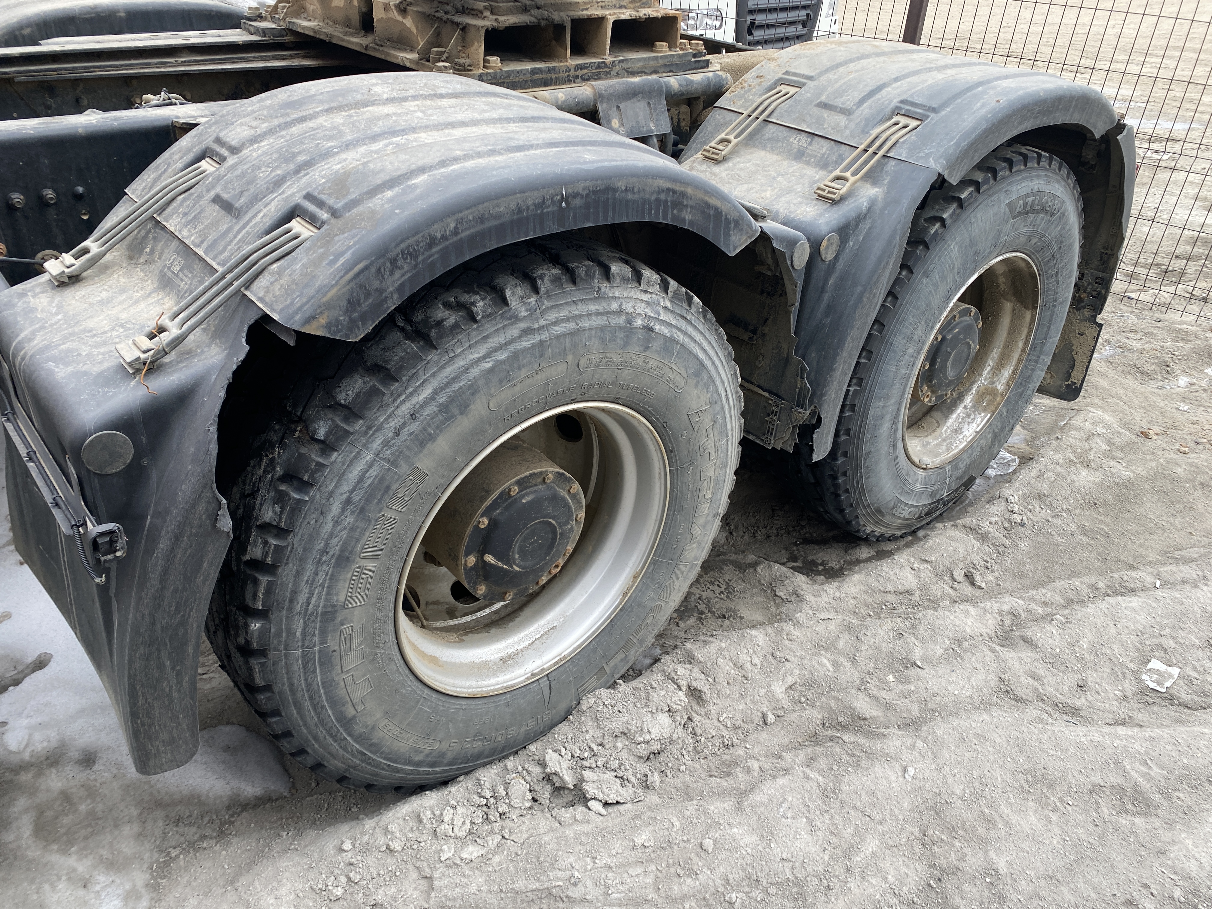 Shacman (Shaanxi) SX* 6x4 Седельный тягач 2023 г. - фото 6