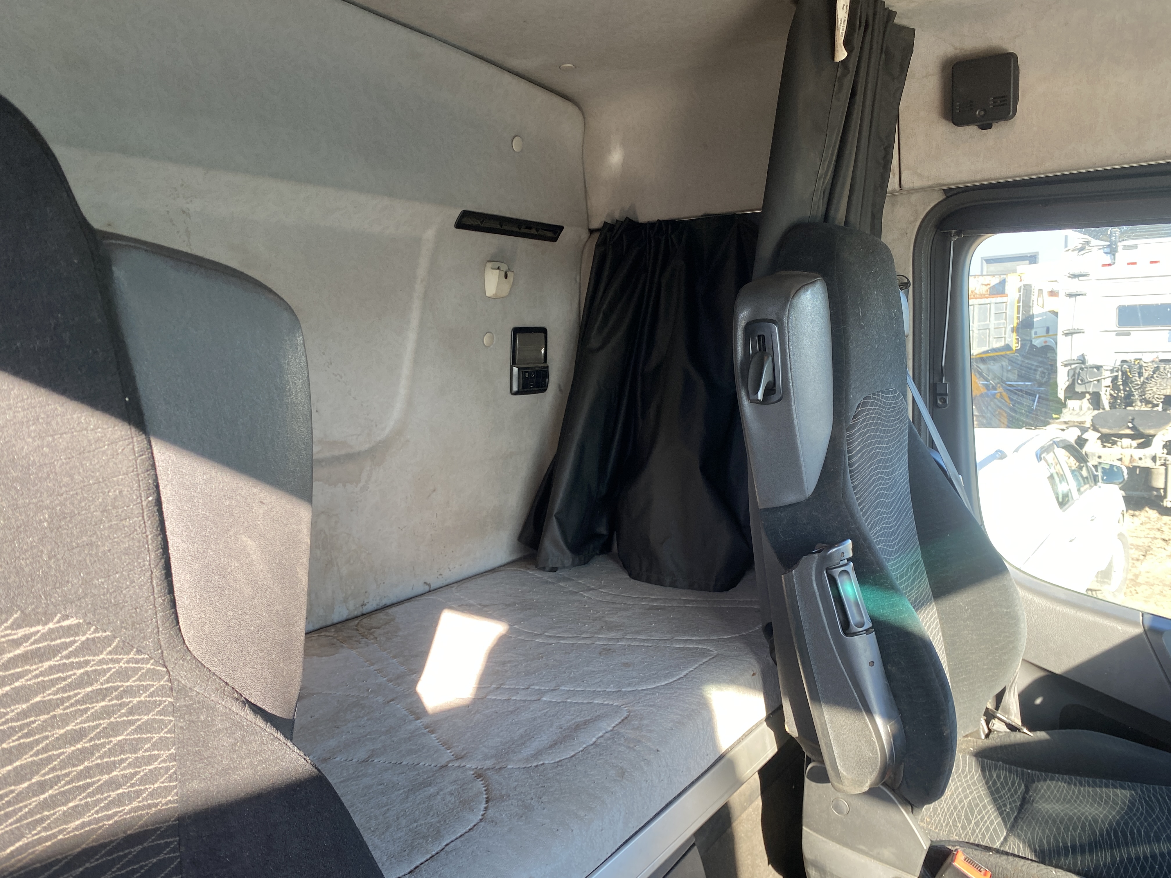 Mercedes-Benz AROCS 6x4 Седельный тягач 2019 г. - фото 20