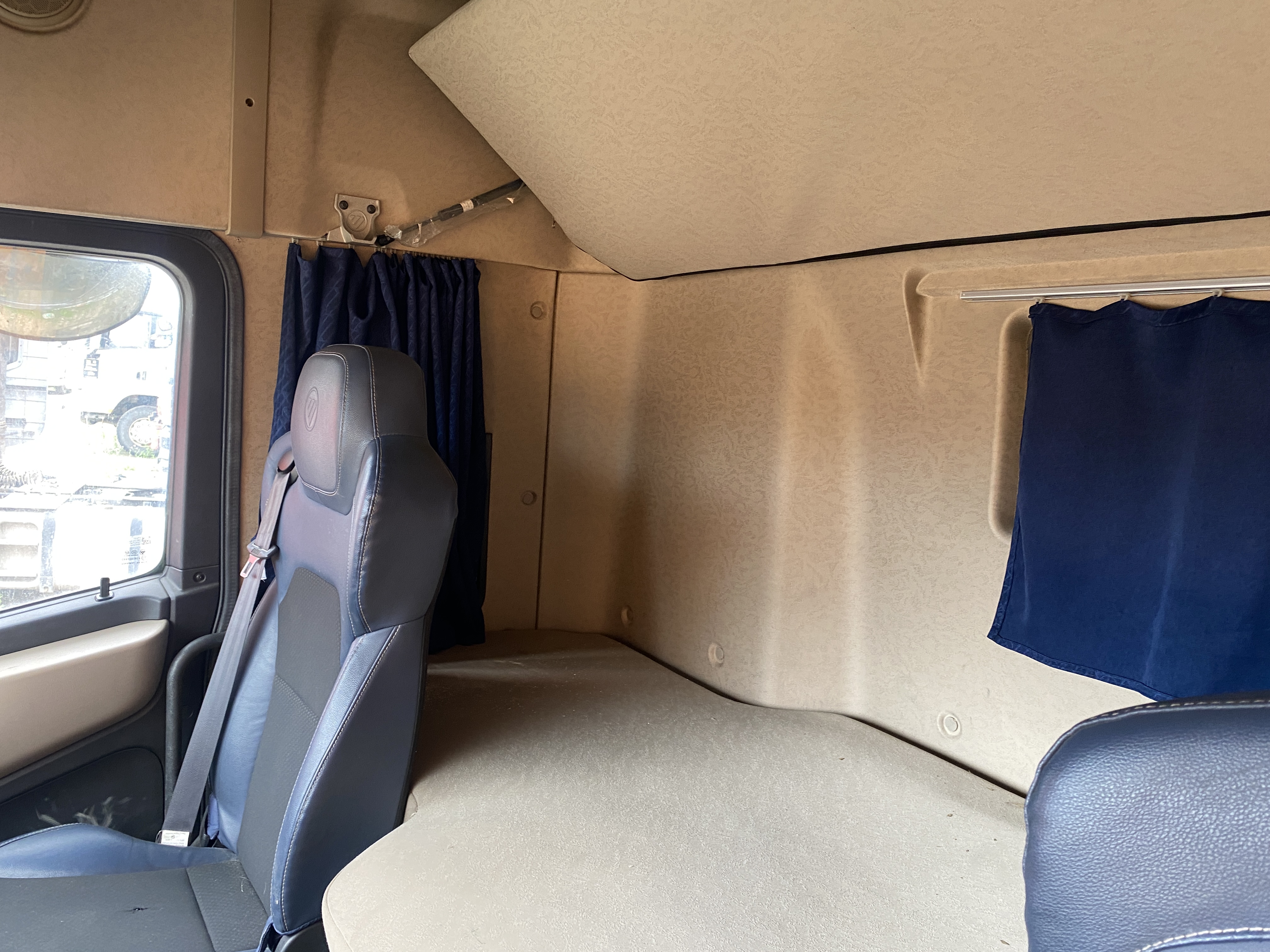 Foton AUMAN 4x2 Седельный тягач 2023 г. - фото 10