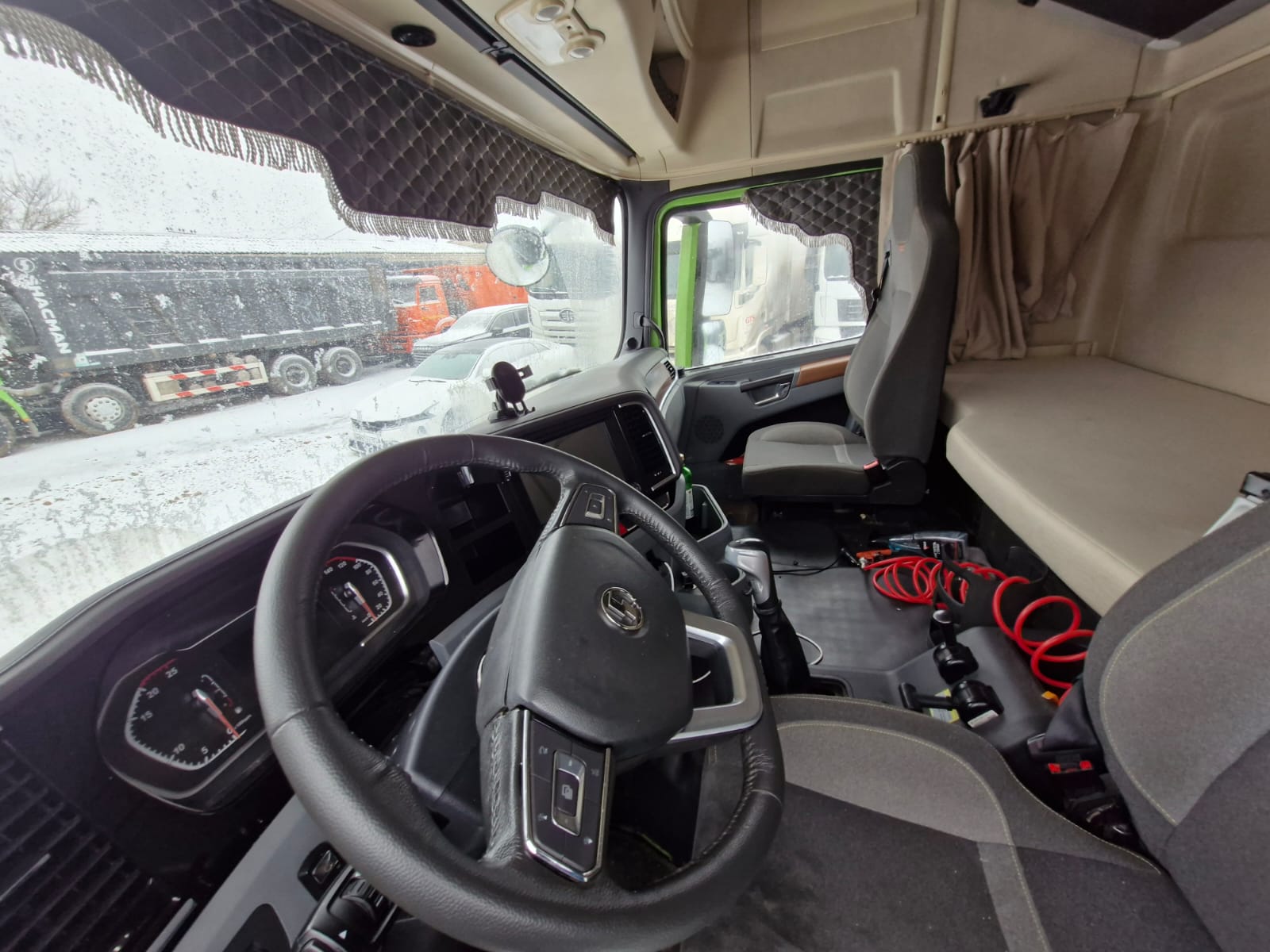 Shacman (Shaanxi) SX* 6x4 Седельный тягач 2023 г. - фото 7