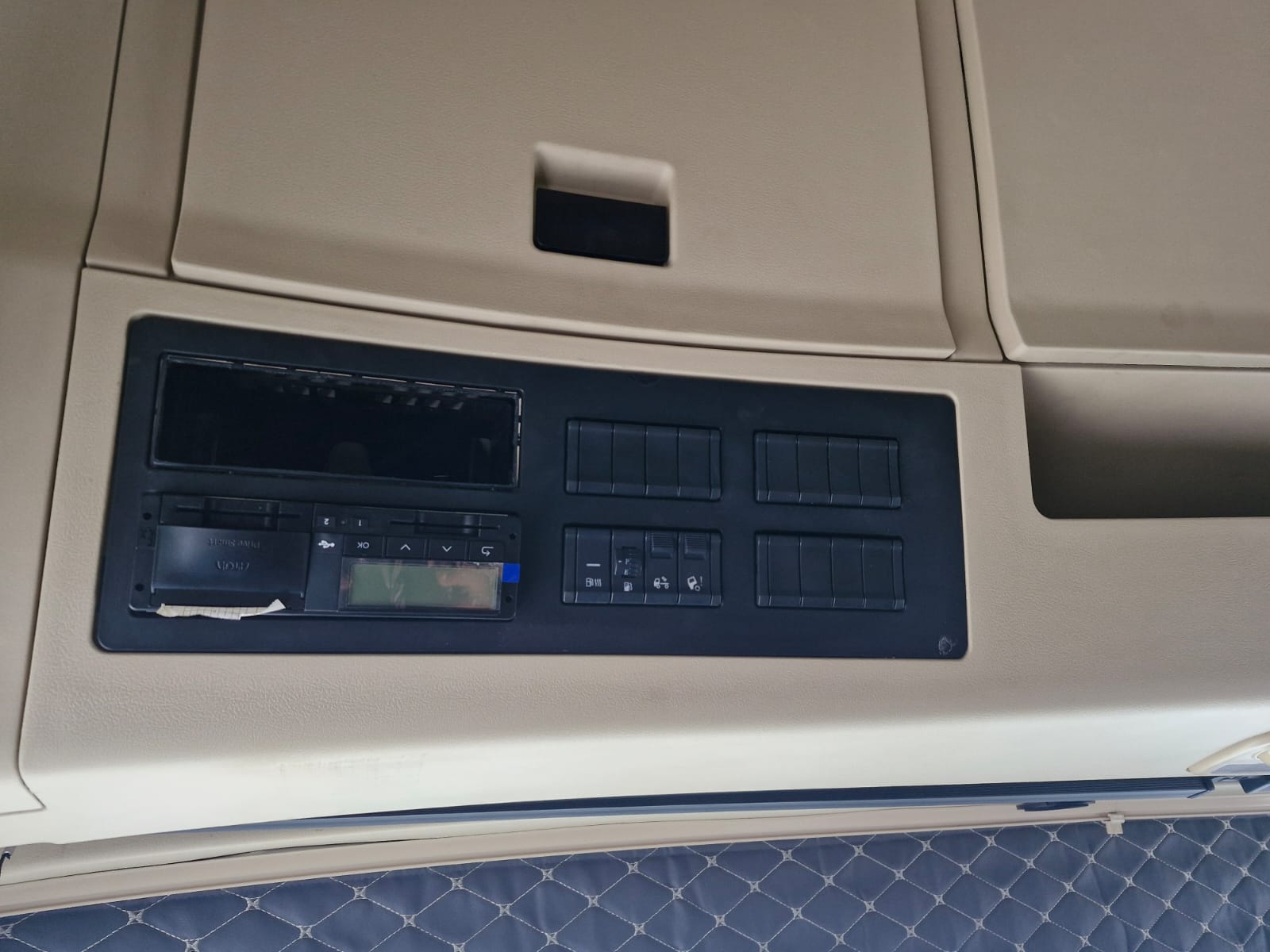 Shacman (Shaanxi) SX* 6x4 Седельный тягач 2023 г. - фото 10