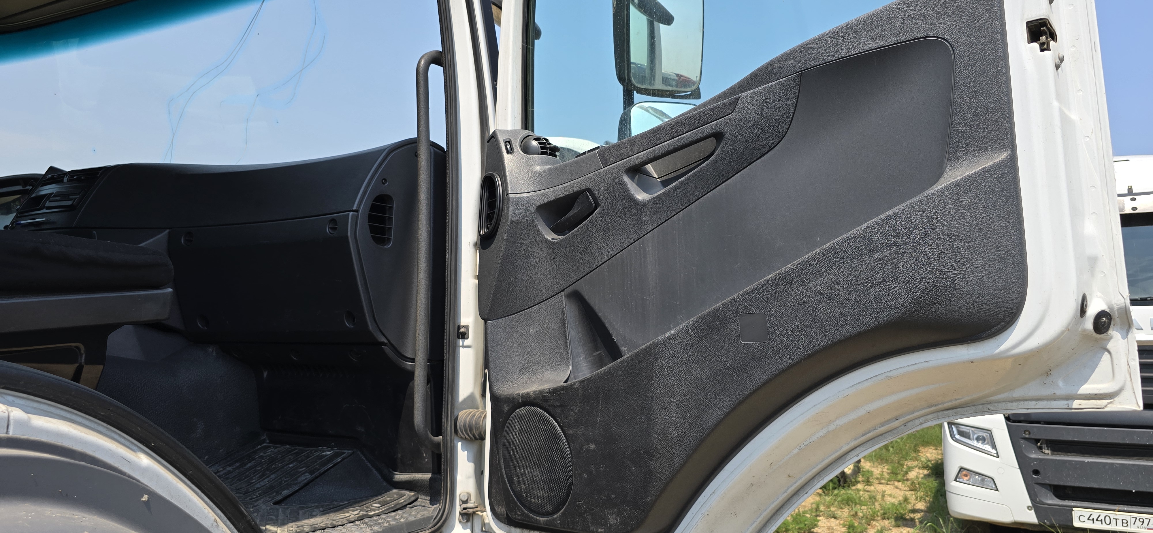 Mercedes-Benz AXOR 4x2 Седельный тягач 2017 г. - фото 14