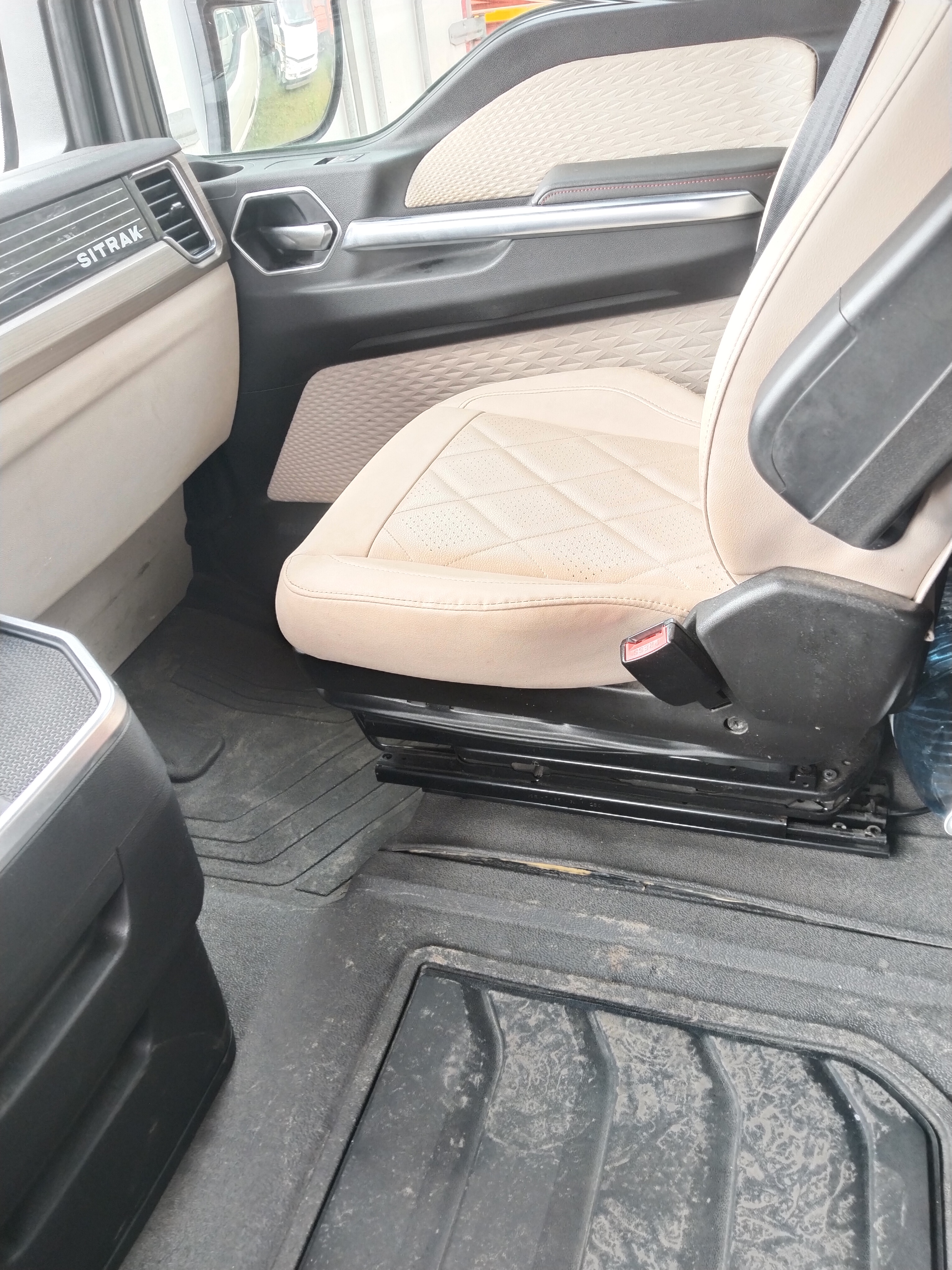 SITRAK C7H 4x2 Седельный тягач 2023 г. - фото 2