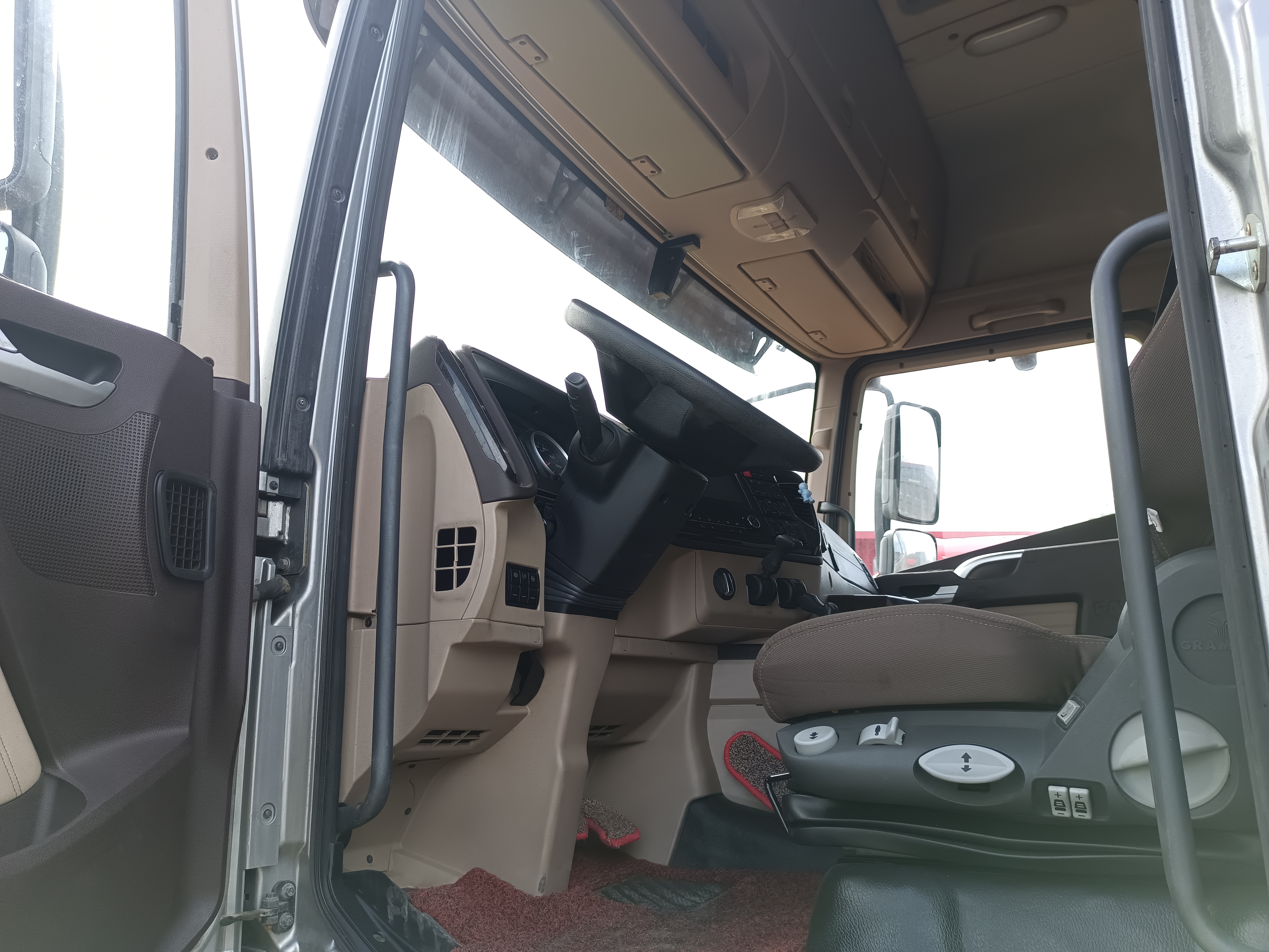 FAW JH6 4x2 Седельный тягач 2023 г. - фото 9