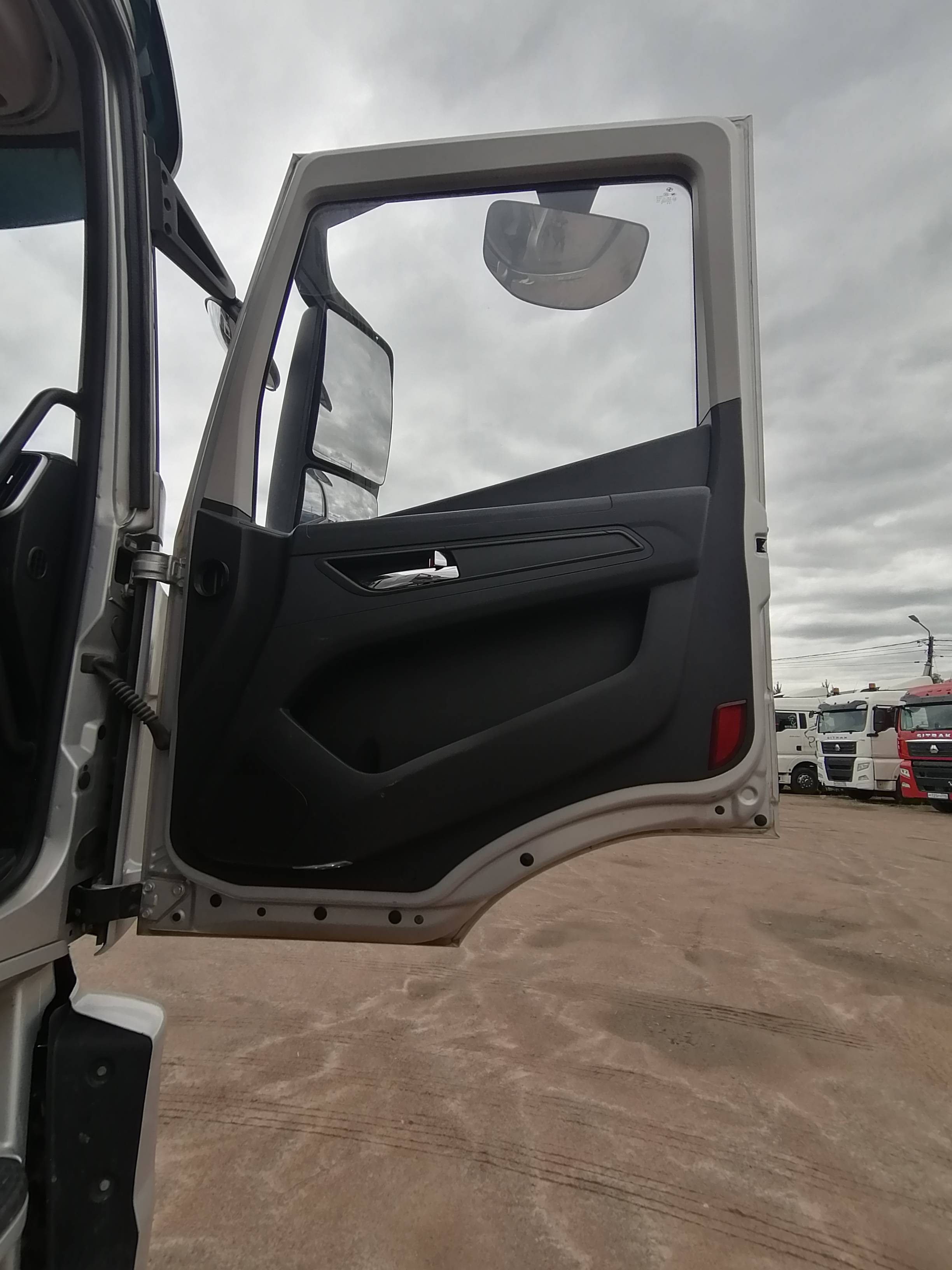 HONGYAN CQ* 6x4 Седельный тягач 2023 г. - фото 8