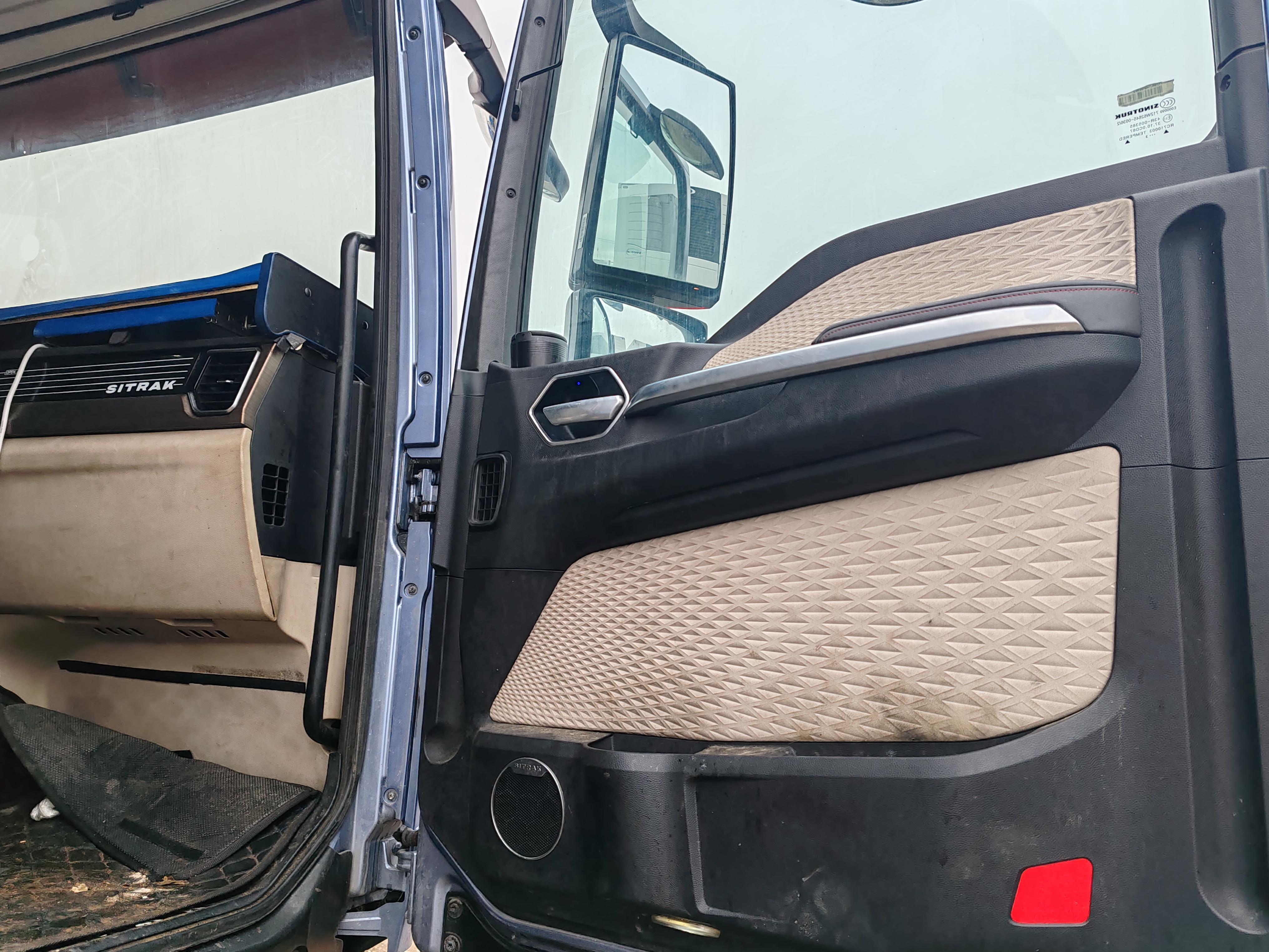 SITRAK C7H 6x4 Седельный тягач 2023 г. - фото 10
