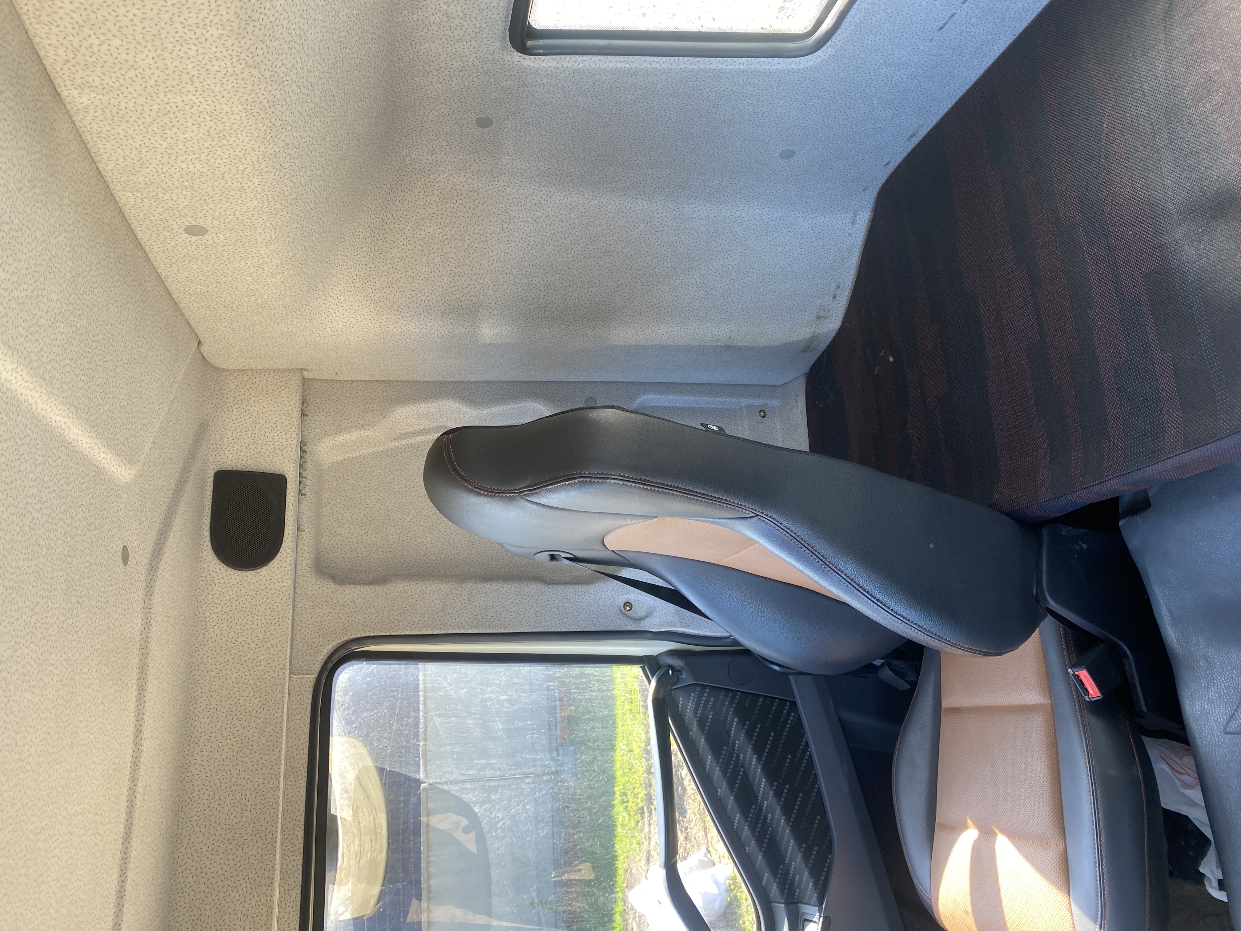 FAW J6 6x6 Седельный тягач 2024 г. - фото 14