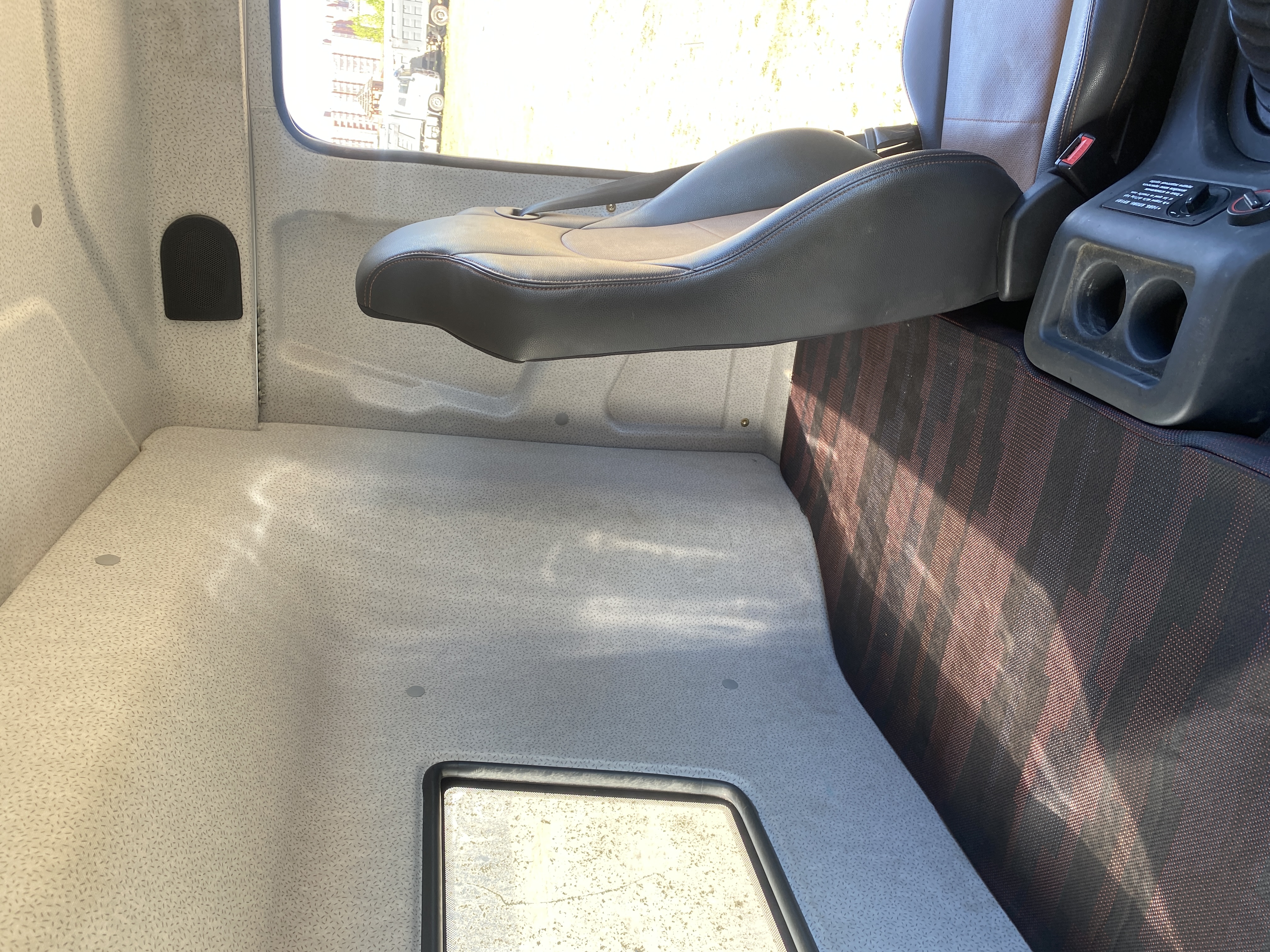 FAW J6 6x6 Седельный тягач 2024 г. - фото 15