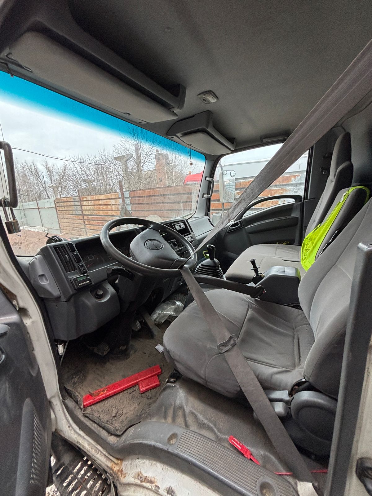 Isuzu ELF 9.5 (NQR) Изотермический/рефрижератор с гидробортом 2017 г. - фото 11