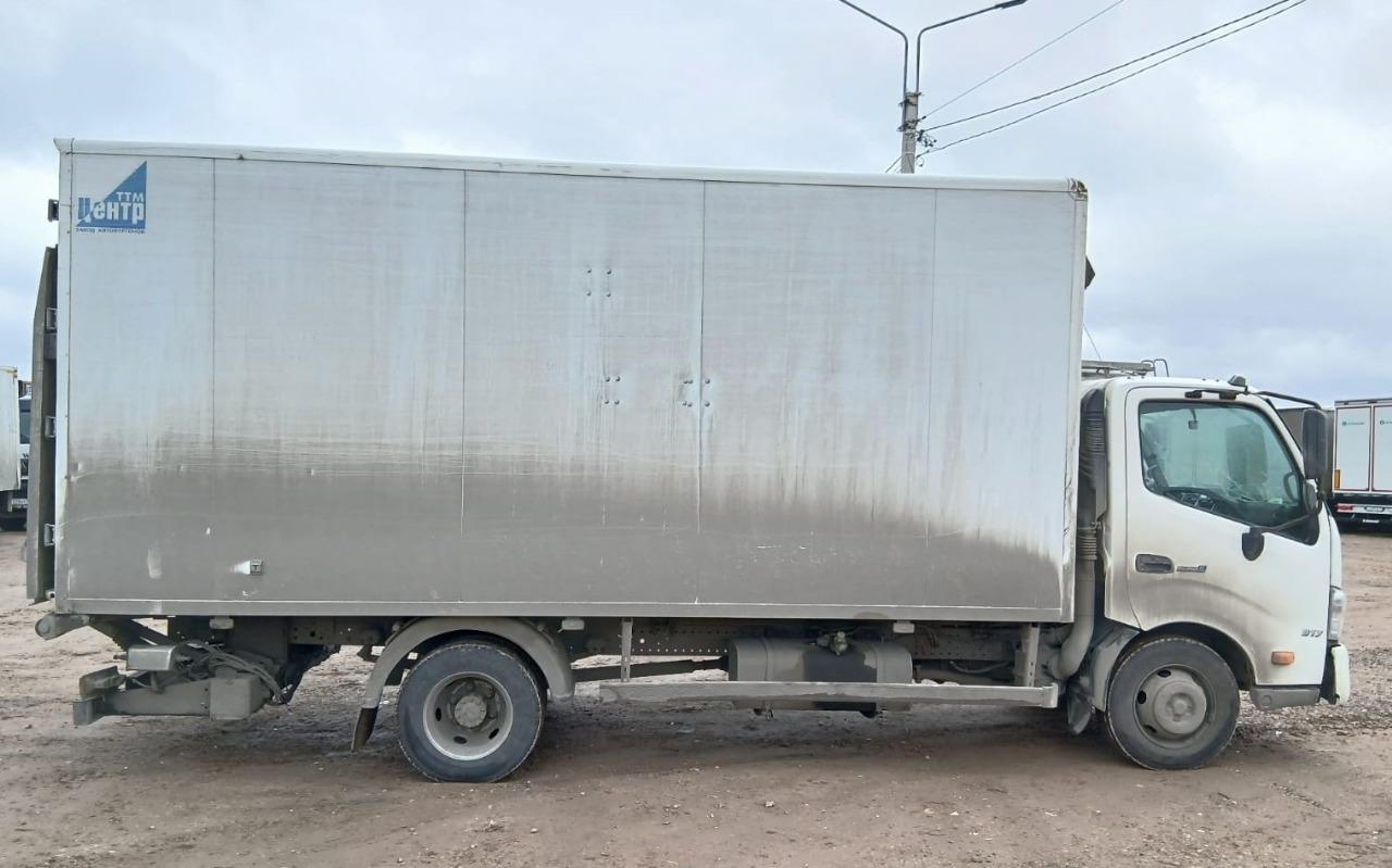 Центртранстехмаш АФ-4771* на шасси HINO 300 4x2 изотермический/рефрижератор с гидробортом (кат. C) 2022 г. - фото 2