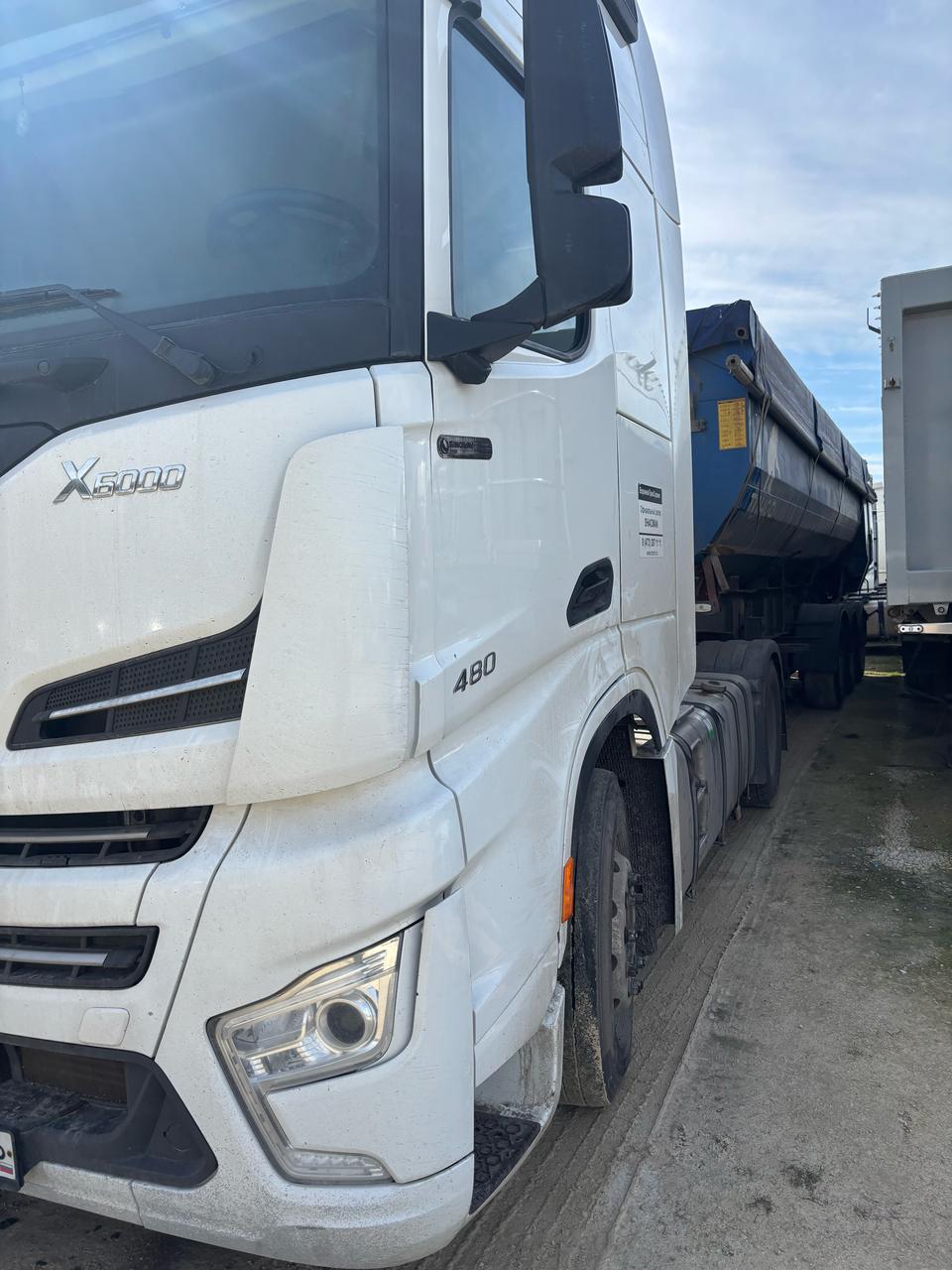 Shacman (Shaanxi) SX* 4x2 Седельный тягач 2023 г. - фото 3