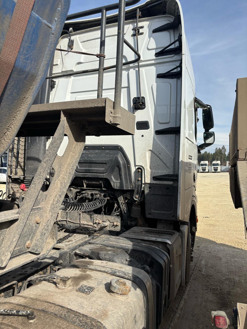 Shacman (Shaanxi) SX* 4x2 Седельный тягач 2023 г. - фото 4