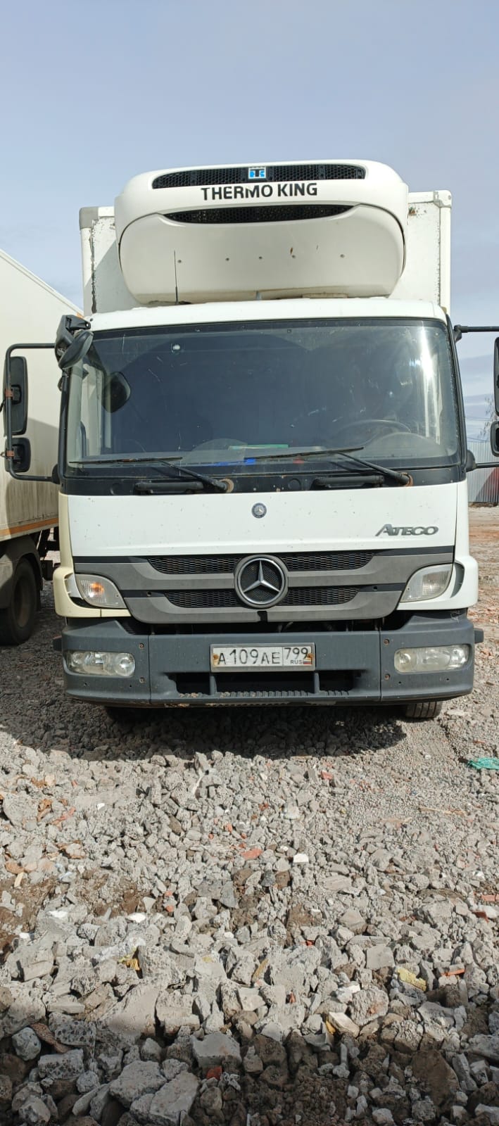 Mercedes-Benz ATEGO 4x2 Изотермический/рефрижератор с гидробортом 2017 г.