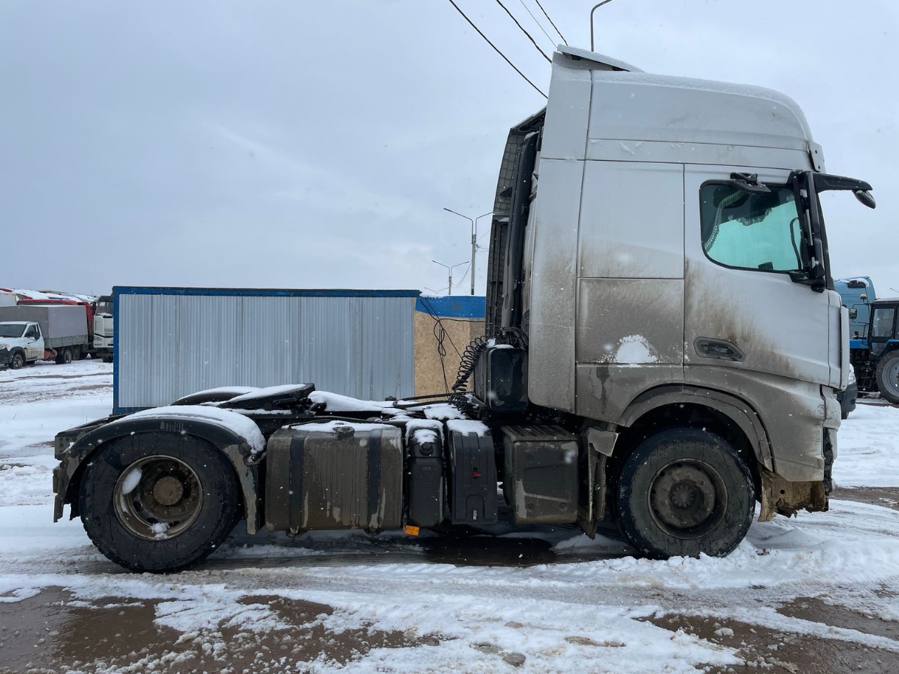 Shacman (Shaanxi) SX* 4x2 Седельный тягач 2022 г. - фото 2