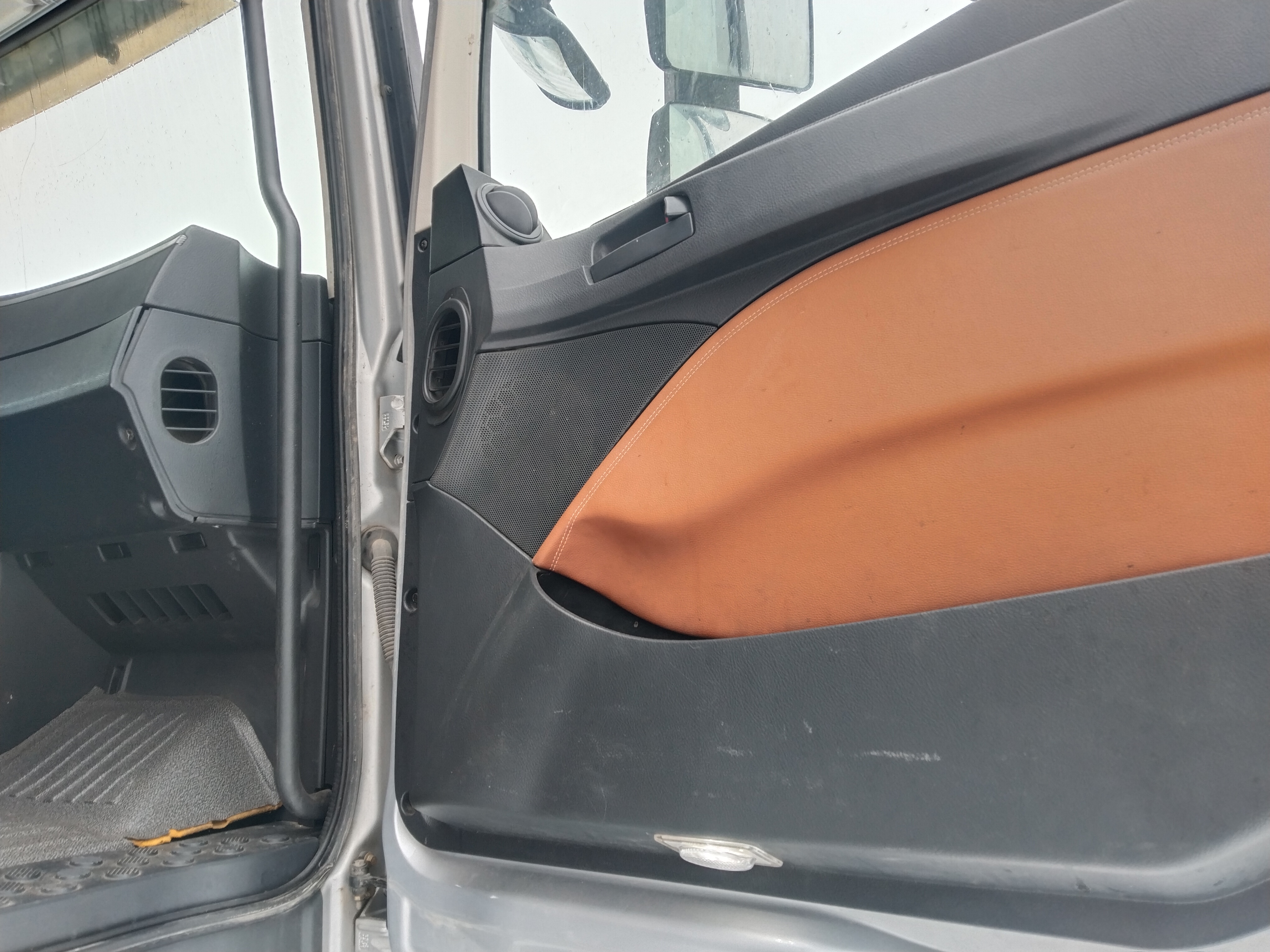 Foton AUMAN 4x2 Седельный тягач 2019 г. - фото 8