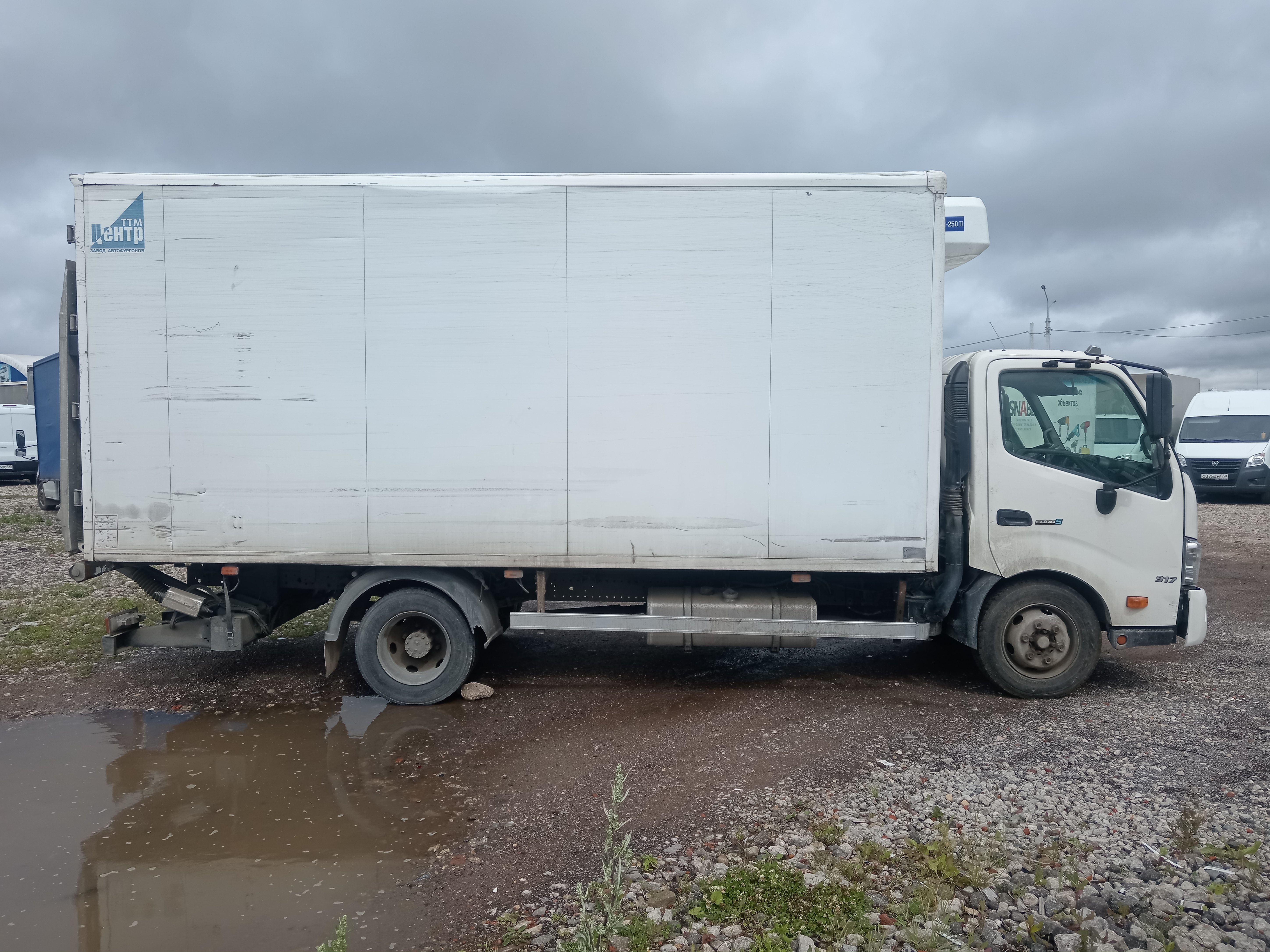 Центртранстехмаш АФ-4771* на шасси HINO 300 4x2 изотермический/рефрижератор с гидробортом (кат. C) 2022 г. - фото 4