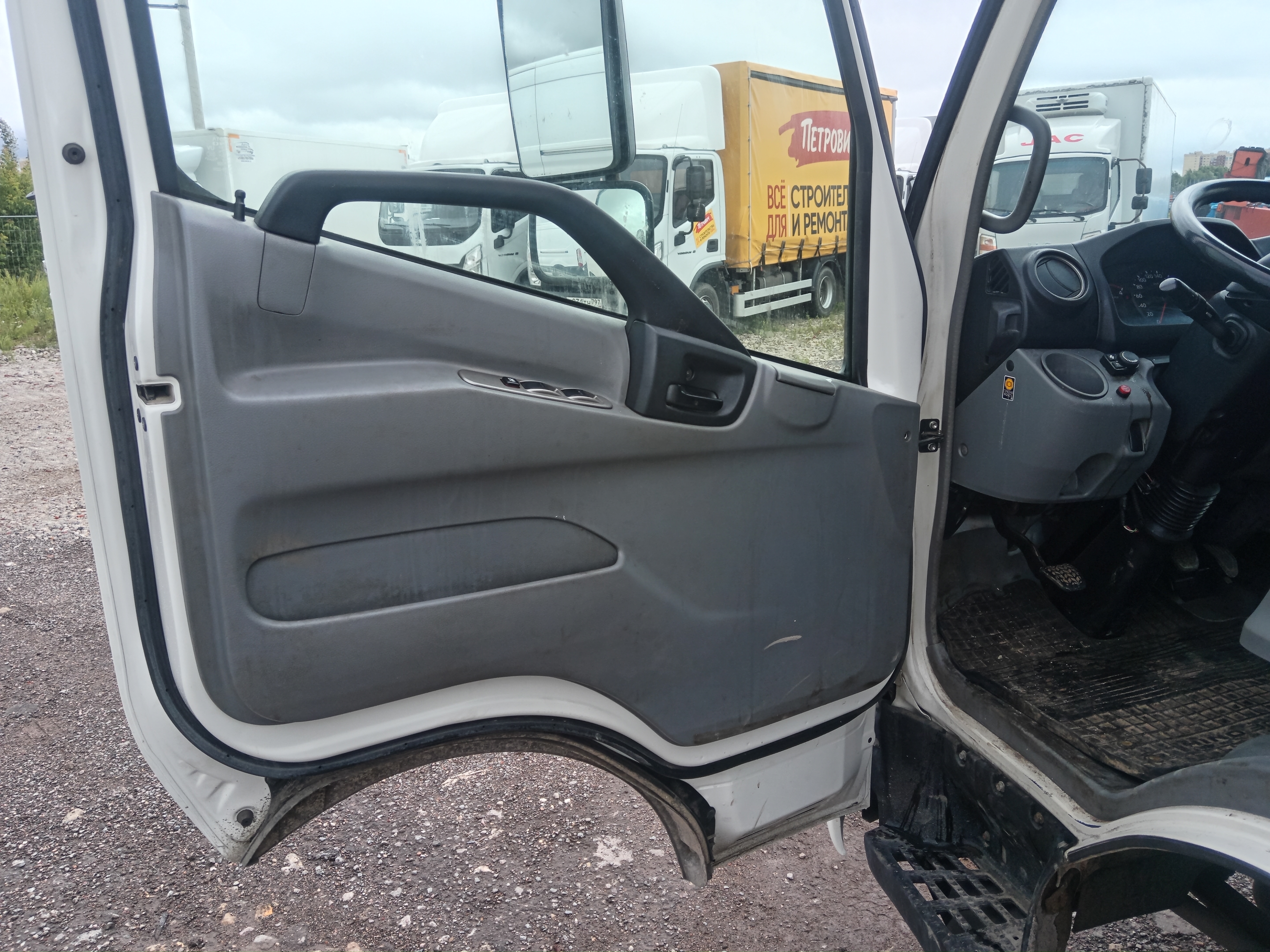 Центртранстехмаш АФ-4771* на шасси HINO 300 4x2 изотермический/рефрижератор с гидробортом (кат. C) 2022 г. - фото 10