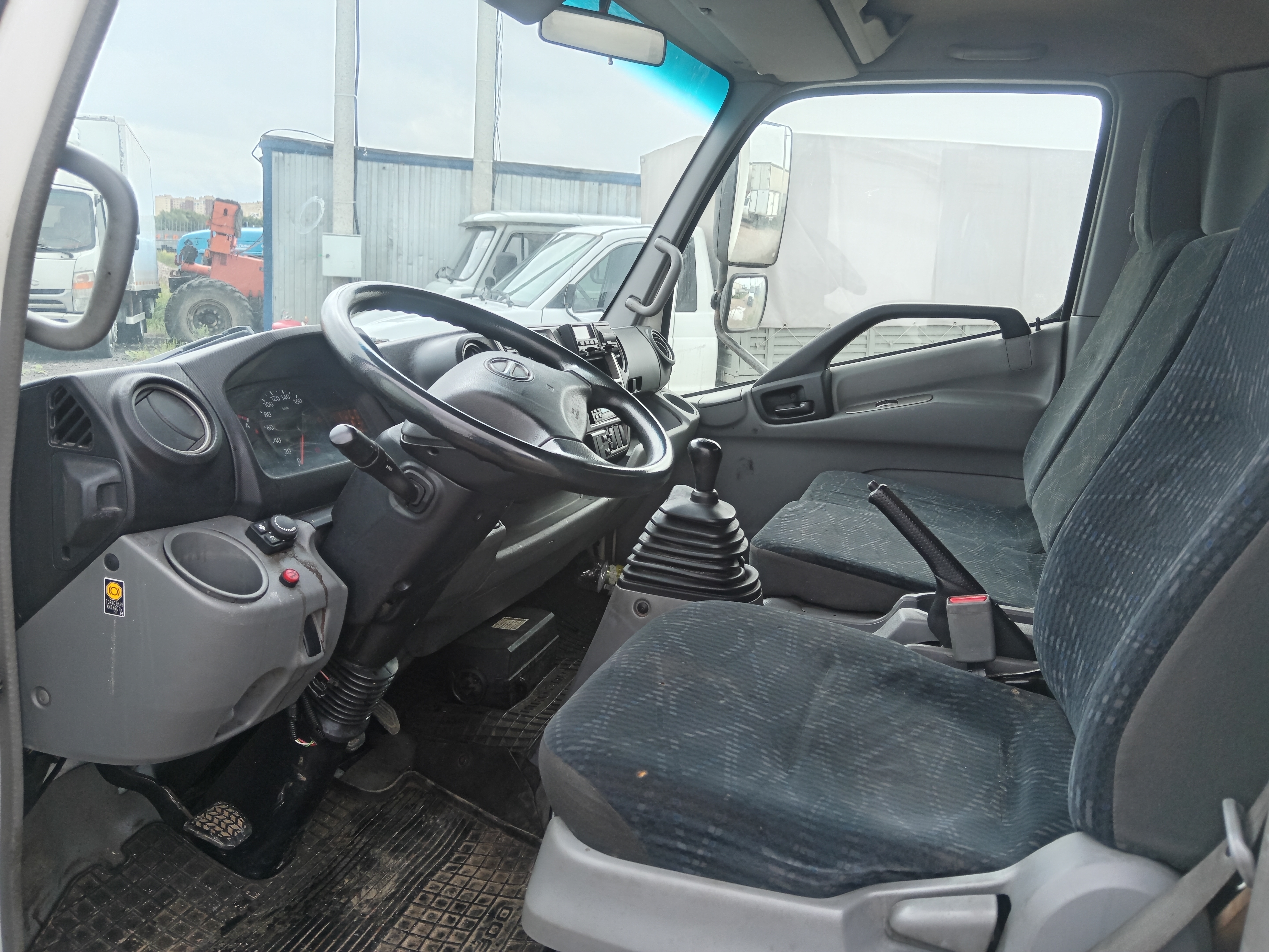 Центртранстехмаш АФ-4771* на шасси HINO 300 4x2 изотермический/рефрижератор с гидробортом (кат. C) 2022 г. - фото 12