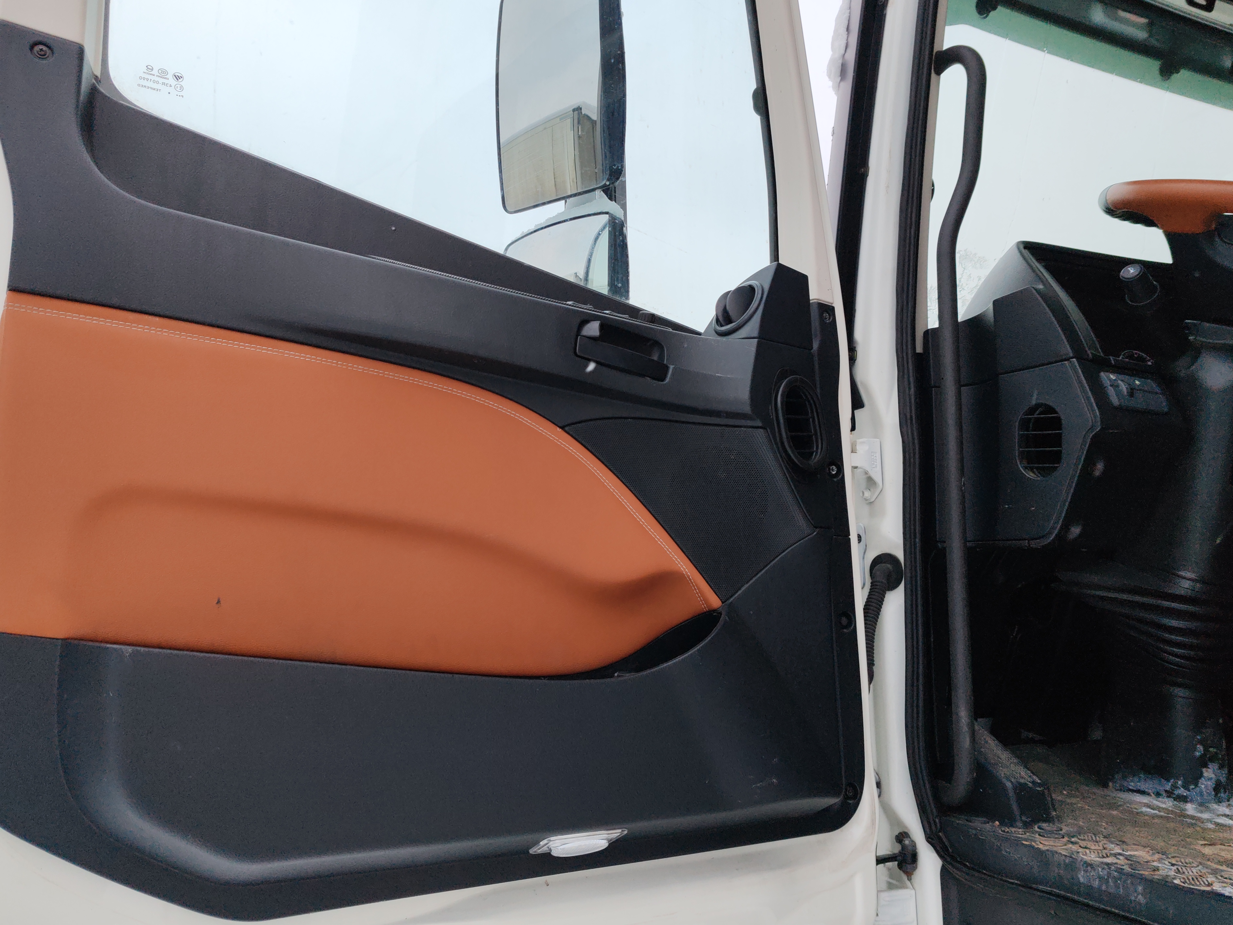 Foton AUMAN 4x2 Седельный тягач 2023 г. - фото 9