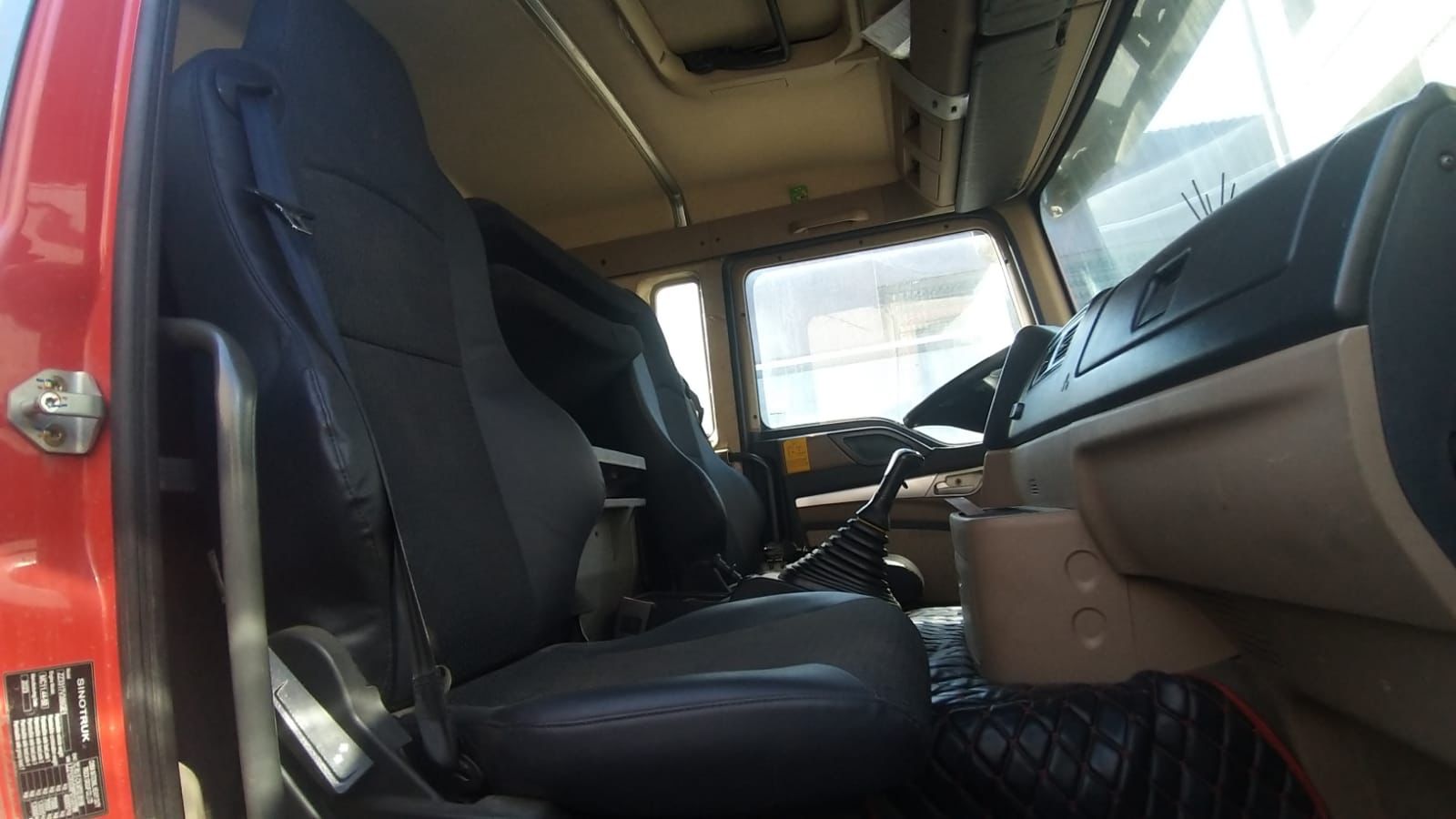 Howo T5G 8x4 Самосвал 2023 г. - фото 9