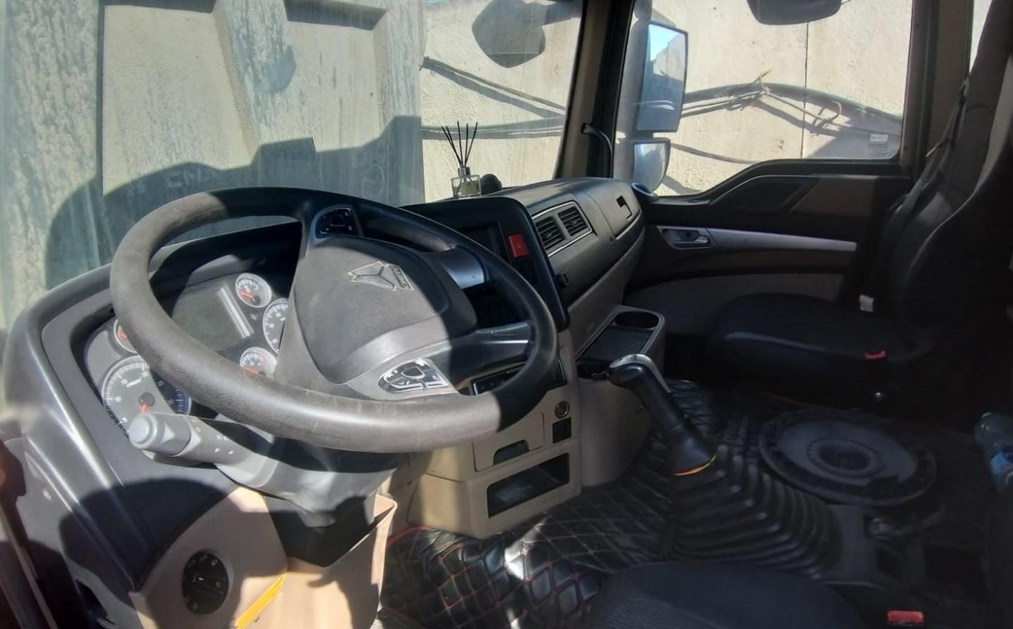 Howo T5G 8x4 Самосвал 2023 г. - фото 12