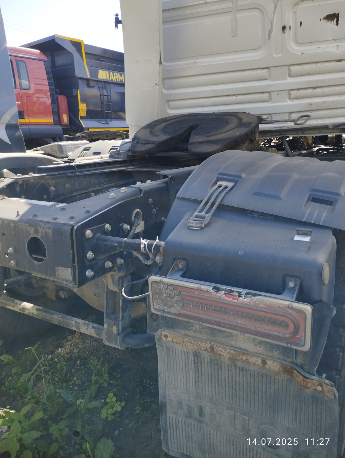 Shacman (Shaanxi) SX* 6x4 Седельный тягач 2023 г. - фото 6